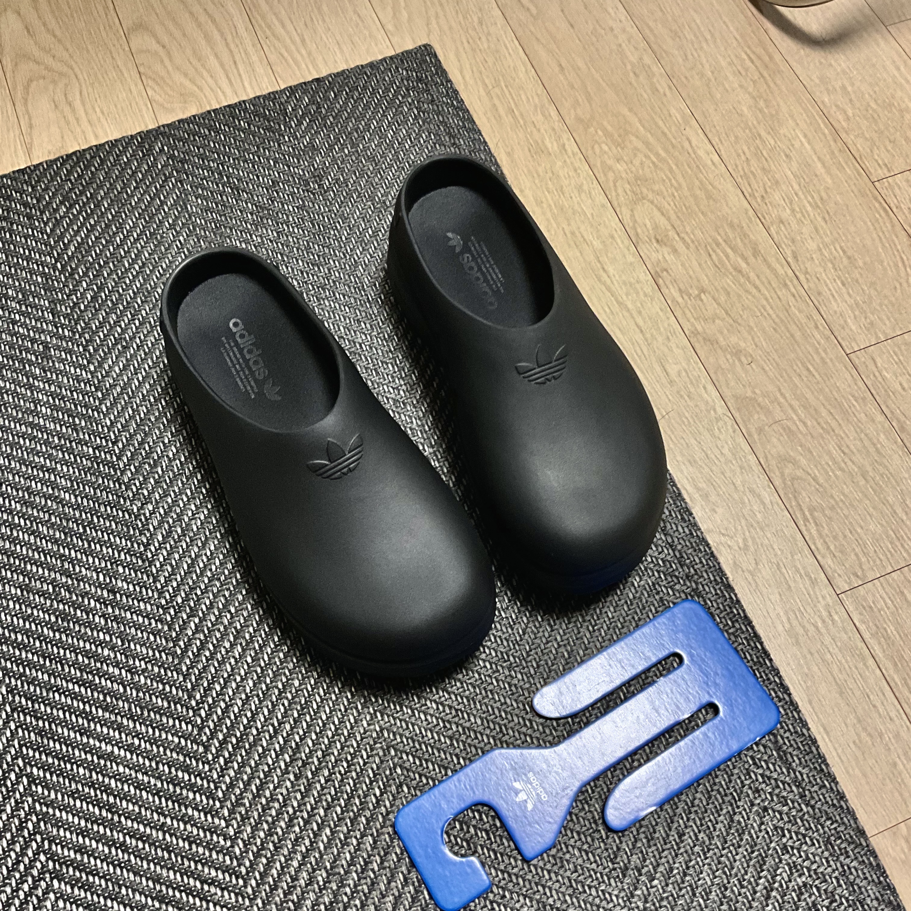 (W) Adidas Adifom Stan Smith Mule Core Black 착용 스타일