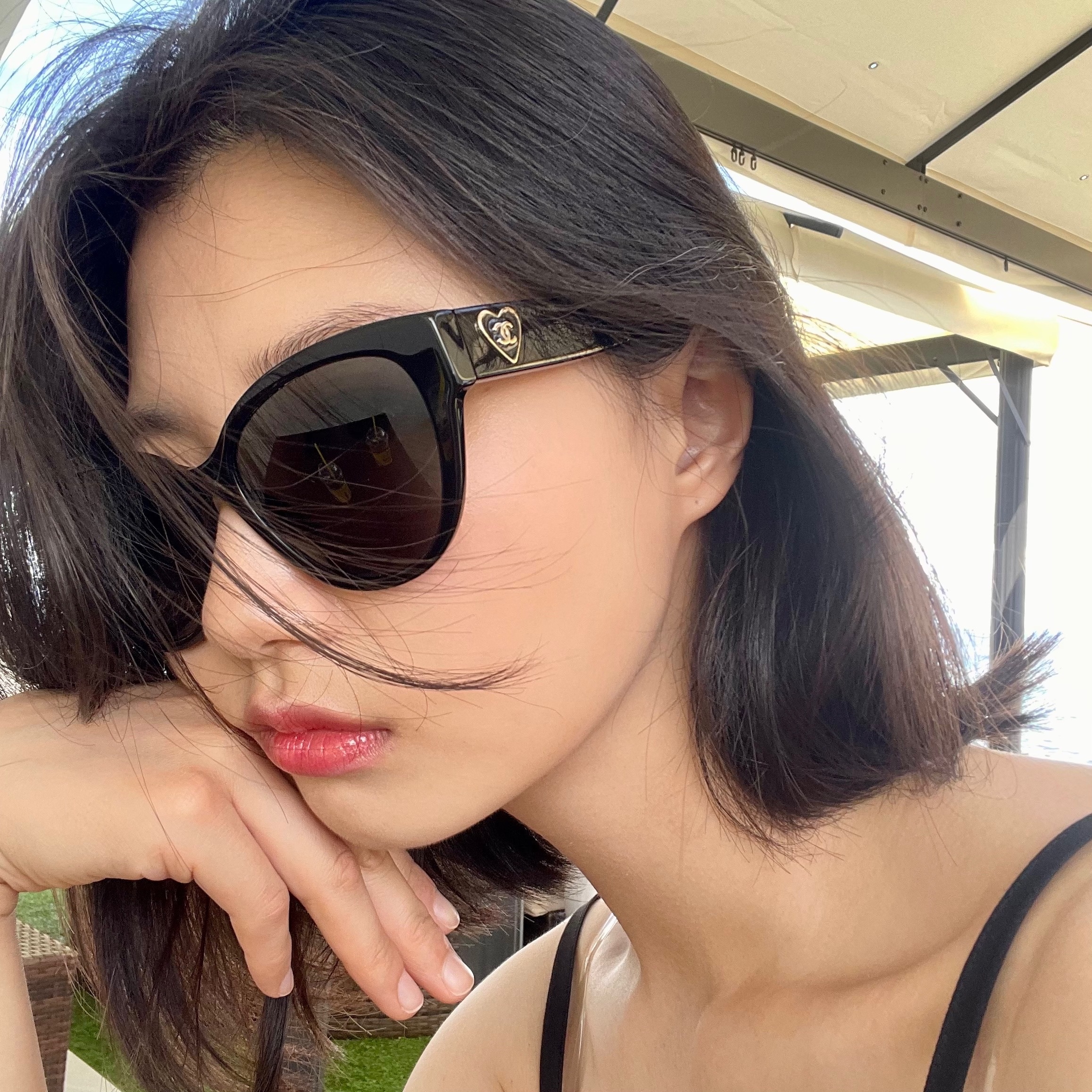 Chanel Butterfly Sunglasses Acetate & Black Frame Grey Lenses Asian Fit 착용 스타일 - 2