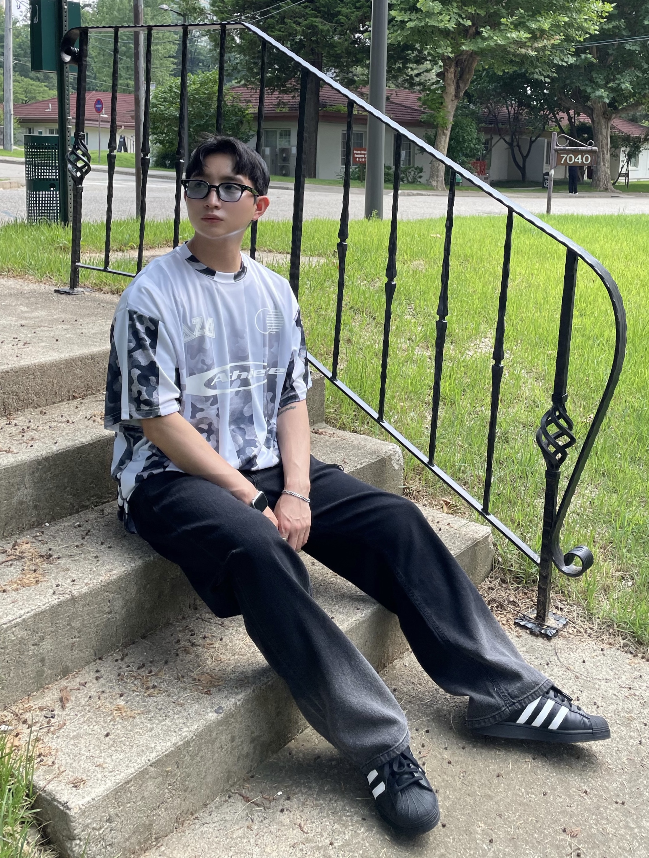 Adidas Superstar Core Black White 착용 스타일 - 5