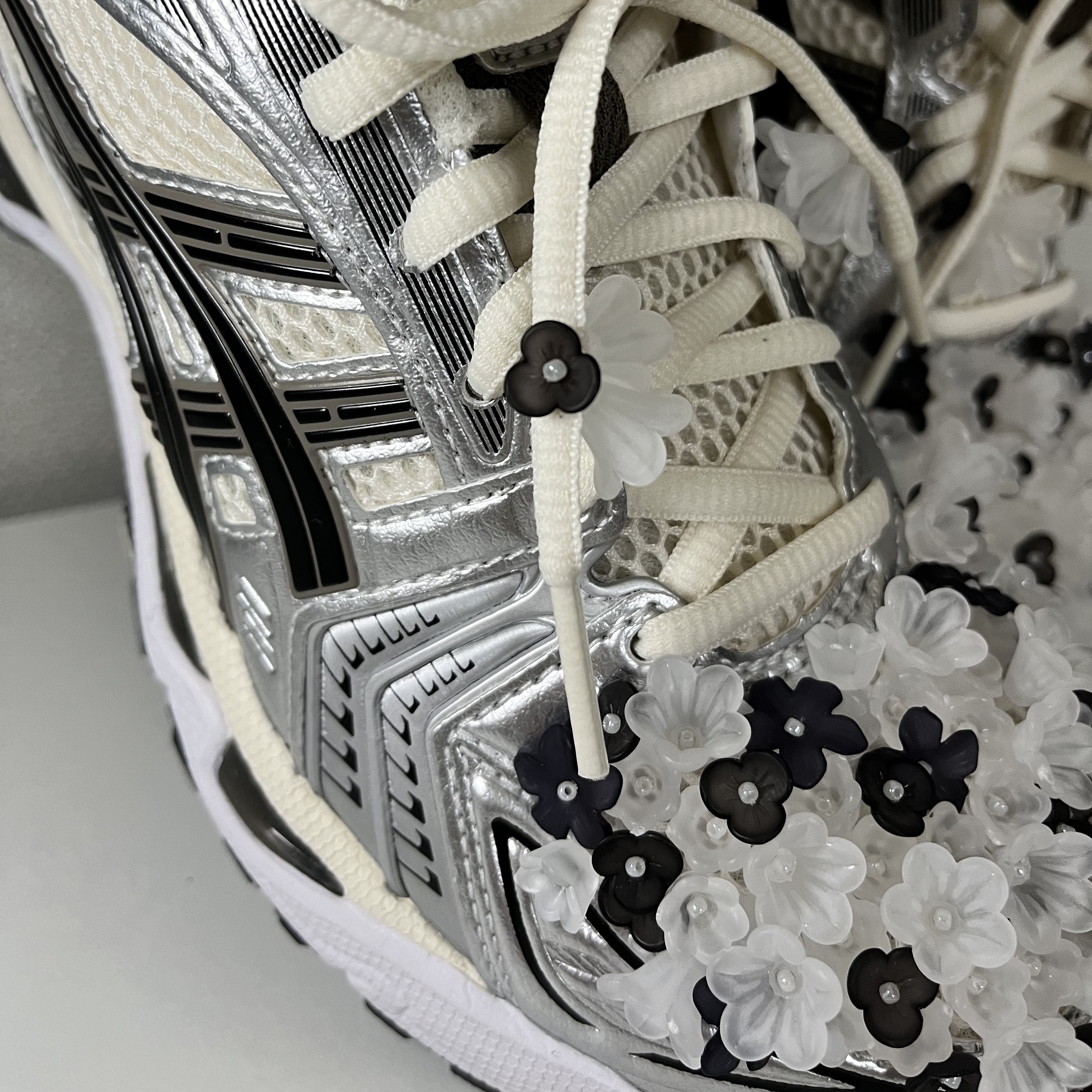 Asics Gel-Kayano 14 Cream Black 착용 스타일 - 3