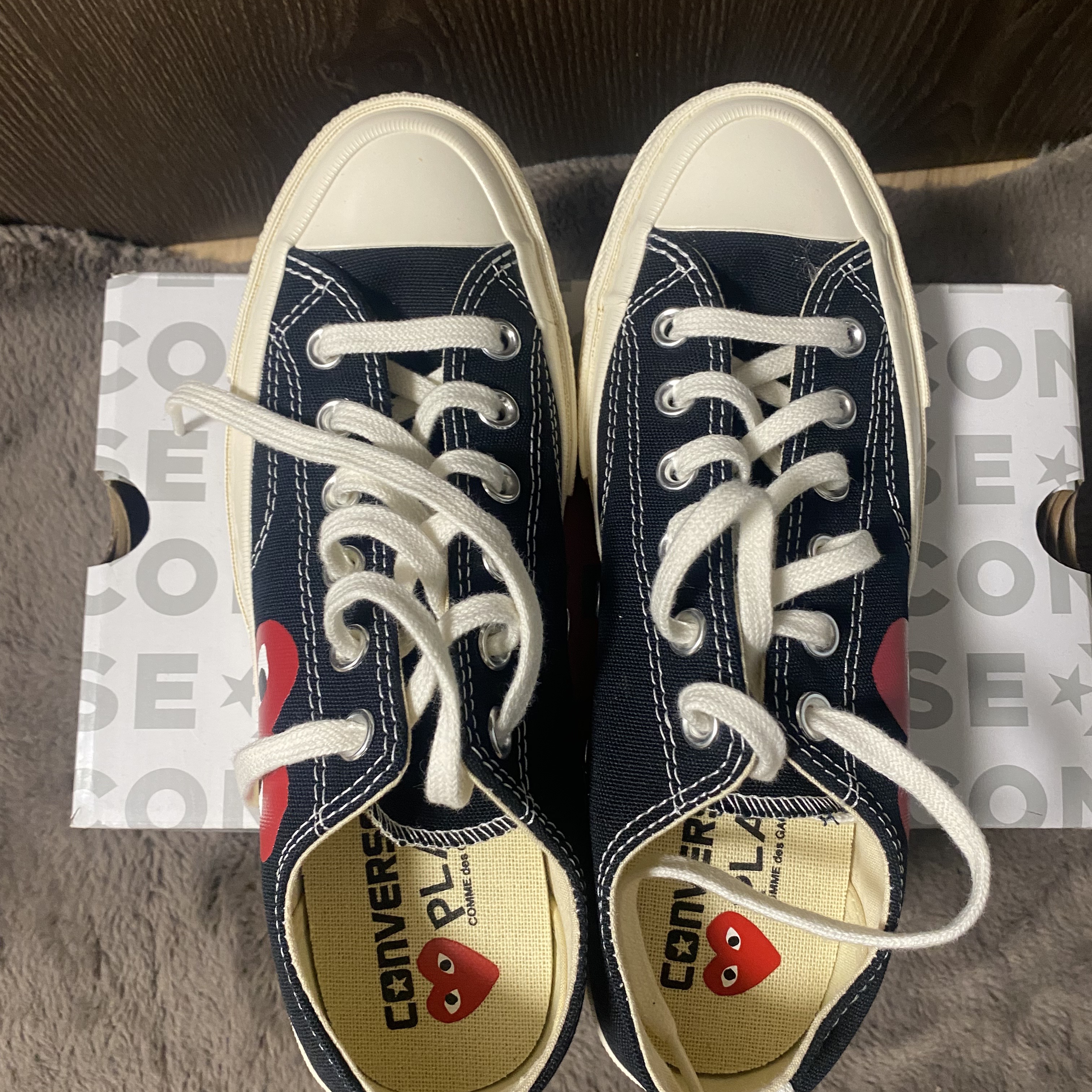 Converse x Play Comme des Garcons Chuck 70 Ox Black 착용 스타일 - 1