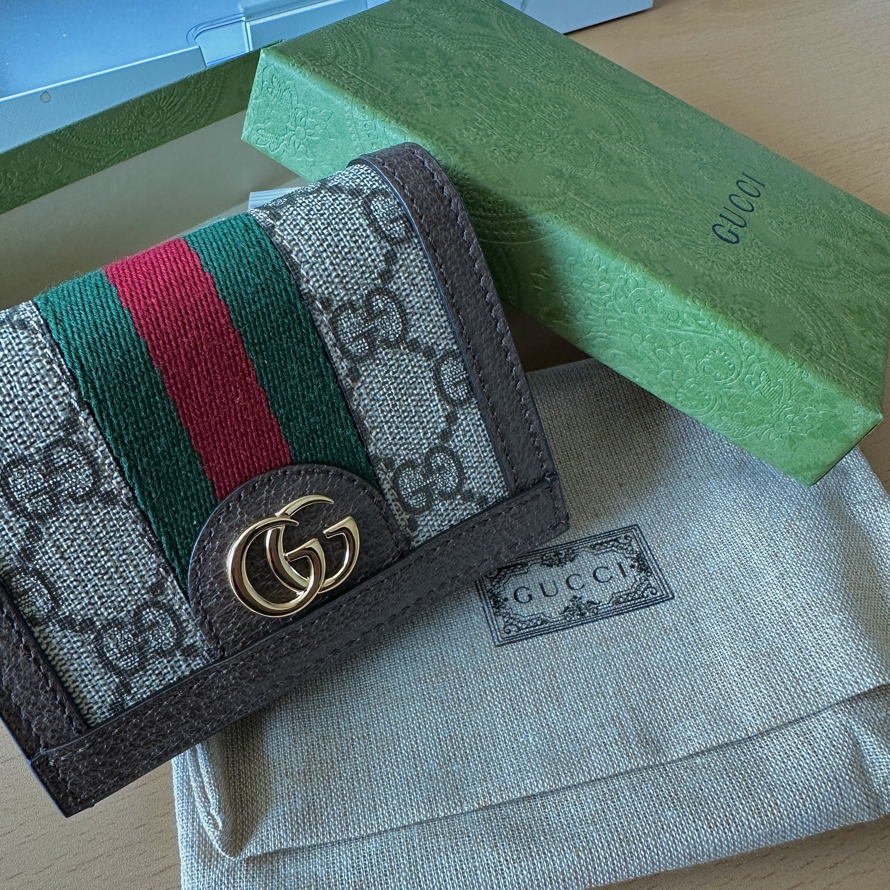 Gucci Ophidia GG Card Case Wallet Beige Ebony 착용 스타일