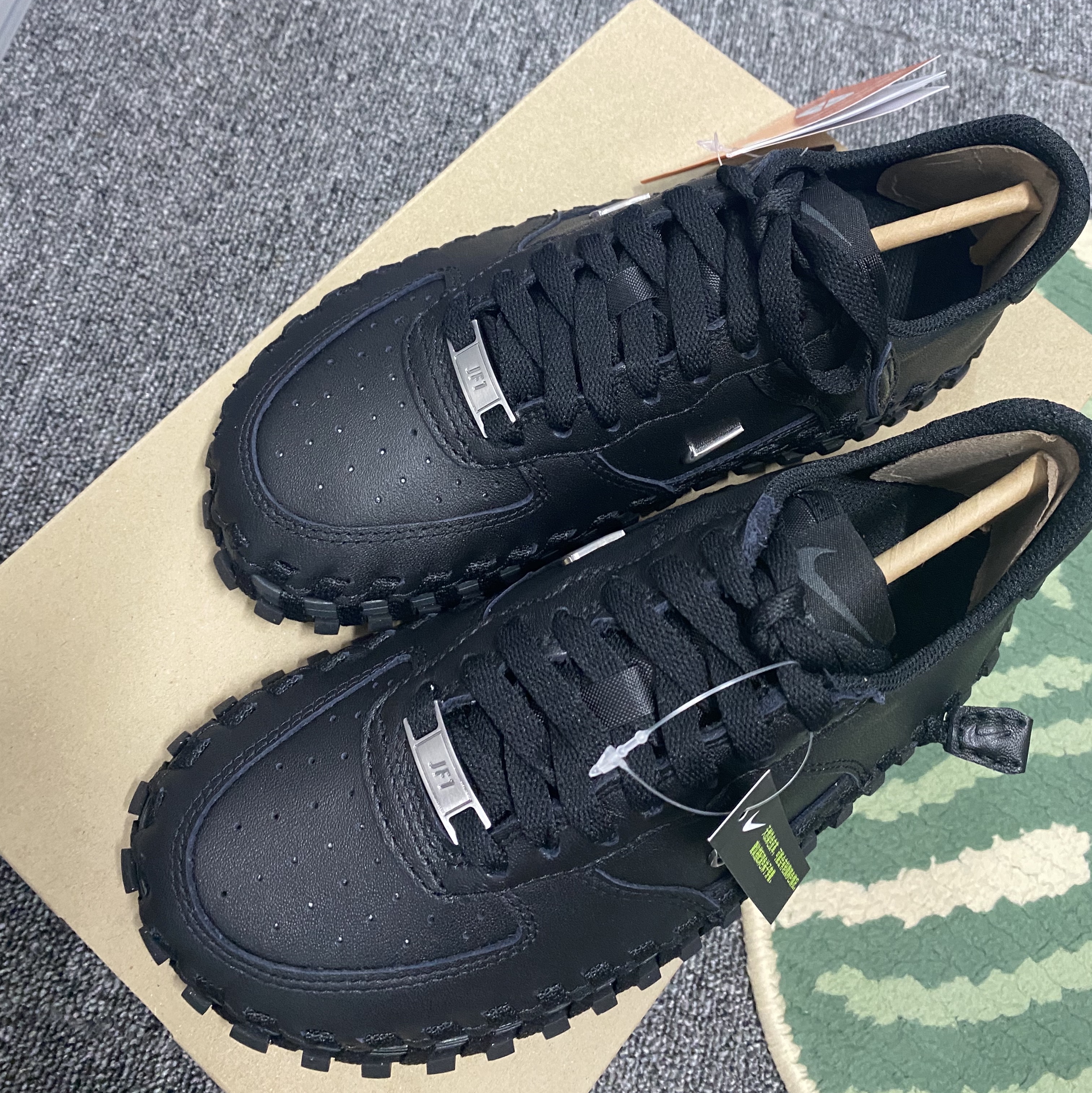Nike x Jacquemus J Force 1 Low LX SP Black 착용 스타일 - 3