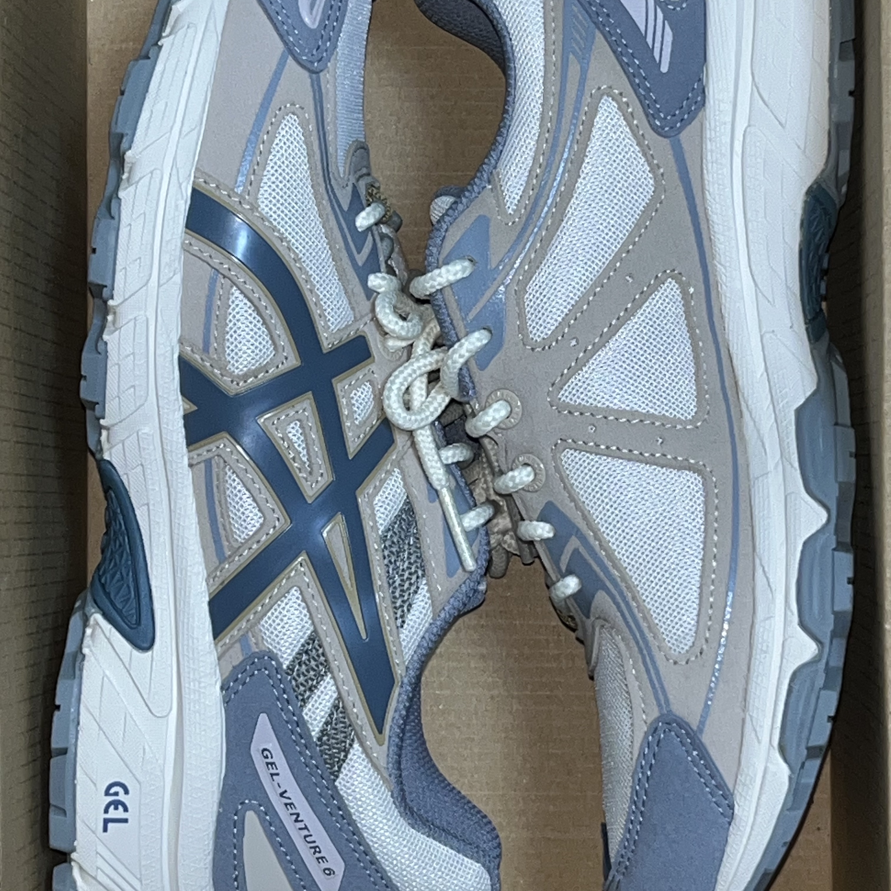 Asics Gel-Venture 6 SPS Birch Ironclad 착용 스타일