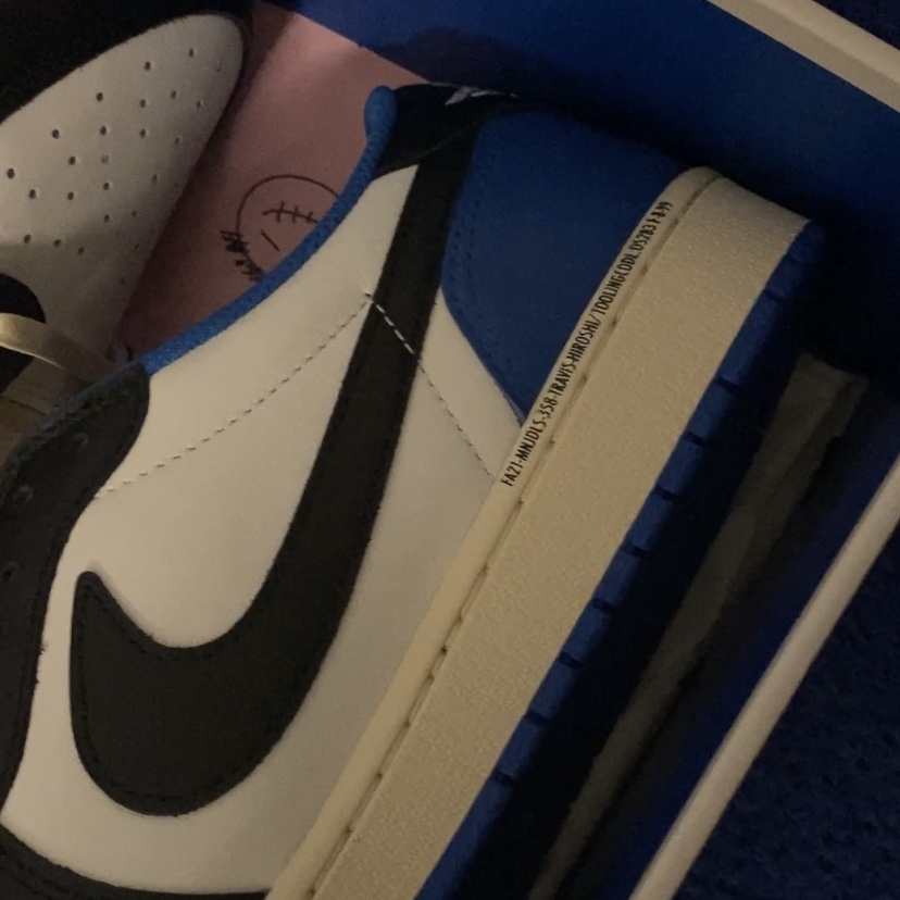 Jordan 1 x Travis Scott x Fragment Retro Low OG SP Military Blue 착용 스타일
