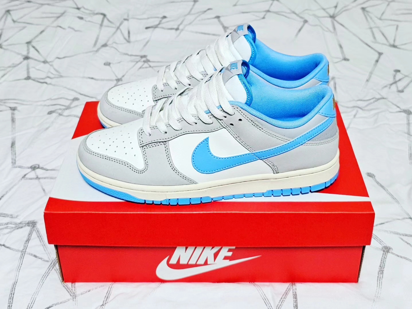 Nike Dunk Low Sail University Blue 착용 스타일 - 2