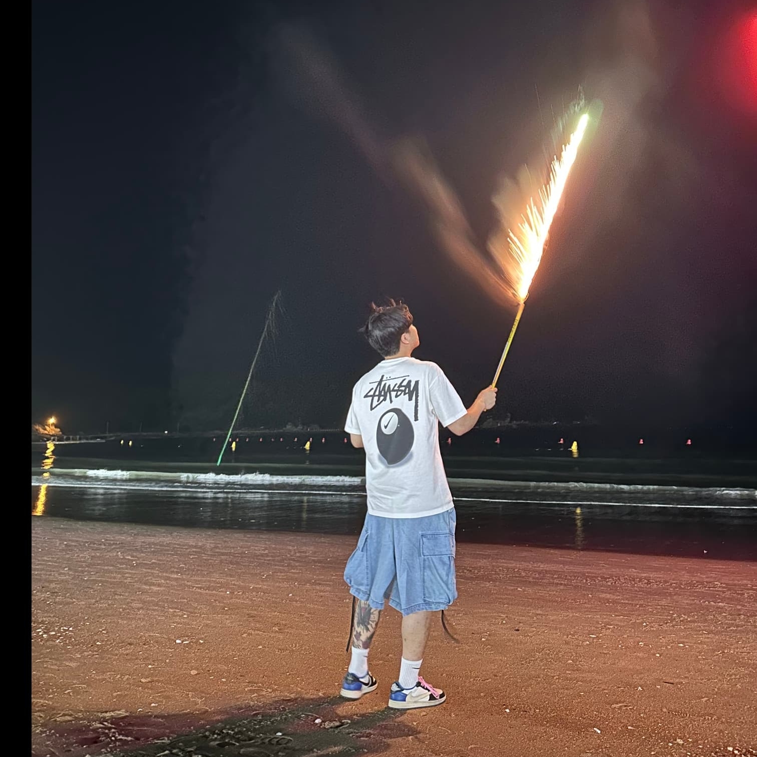 Nike x Stussy NRG FL SS 8 Ball T-Shirt White (DO9322-100), Jordan 1 x Travis Scott x Fragment Retro Low OG SP Military Blue 착용 스타일