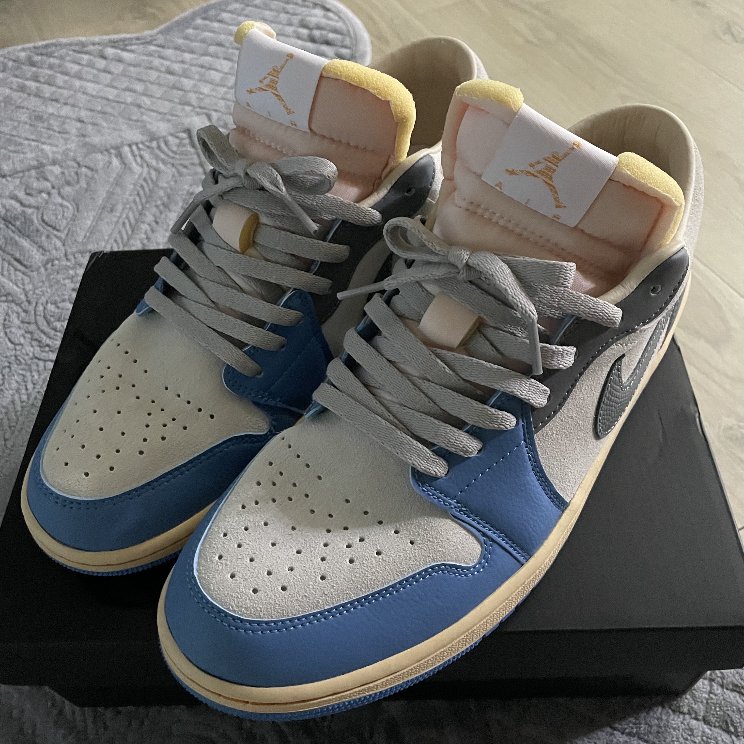 Jordan 1 Low SE Tokyo 96 착용 스타일 - 2