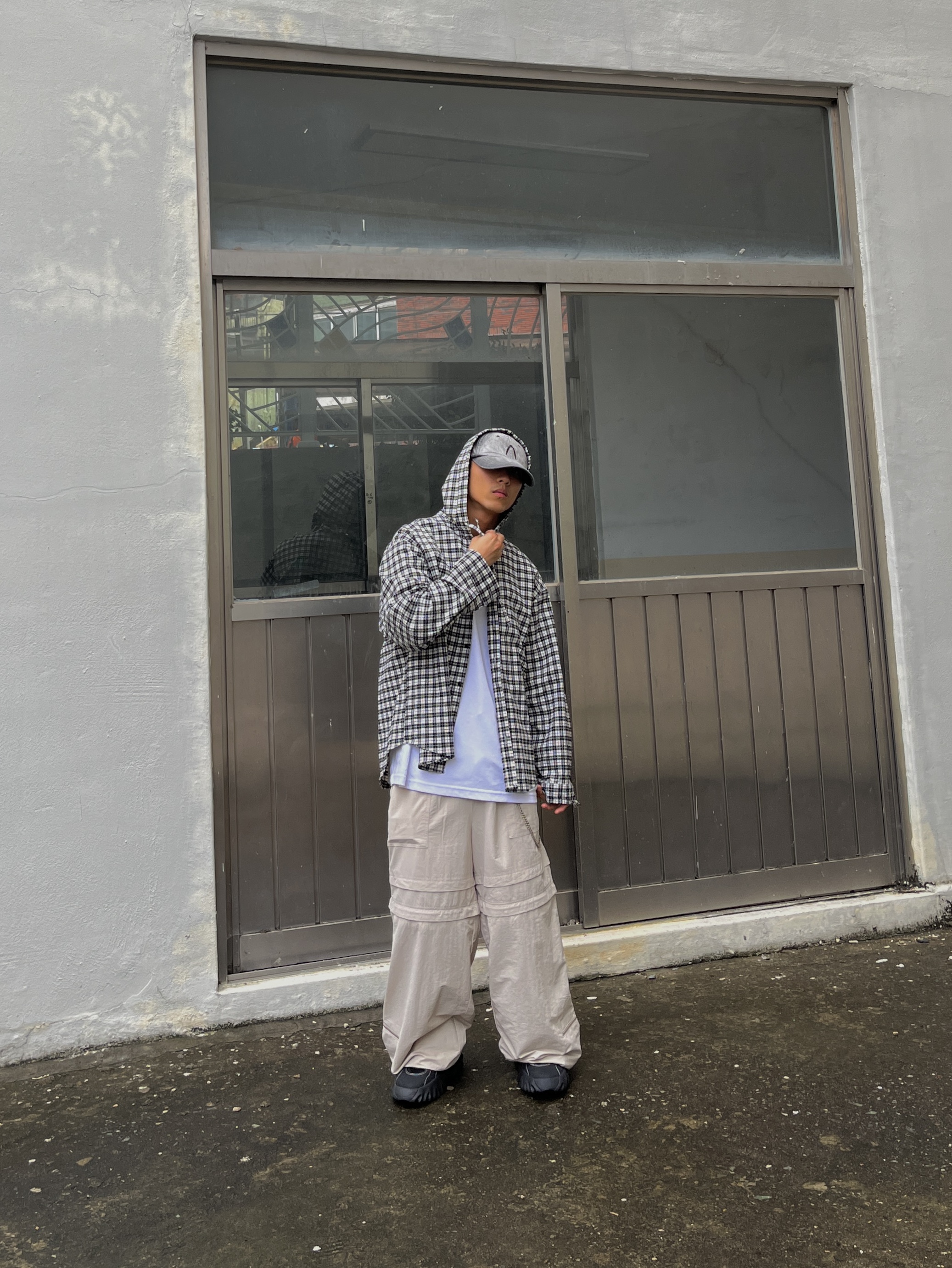 Oakley Factory Team x Brain Dead Chop Saw Black 착용 스타일 - 2