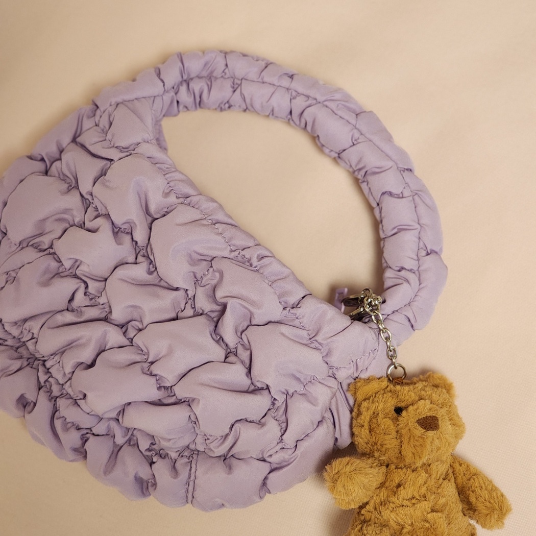 Jellycat Bartholomew Bear Bag Charm Brown, COS Quilted Micro Bag Purple 착용 스타일 - 1