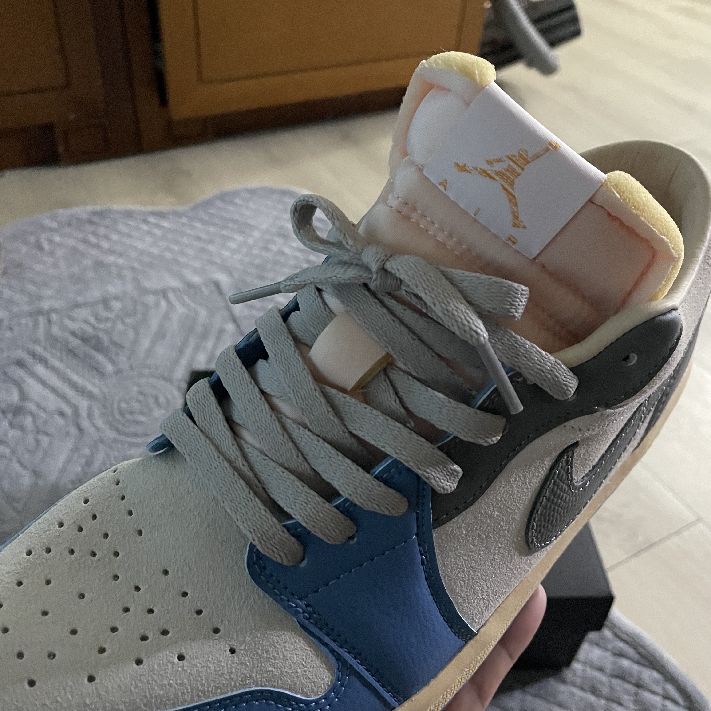 Jordan 1 Low SE Tokyo 96 착용 스타일 - 3