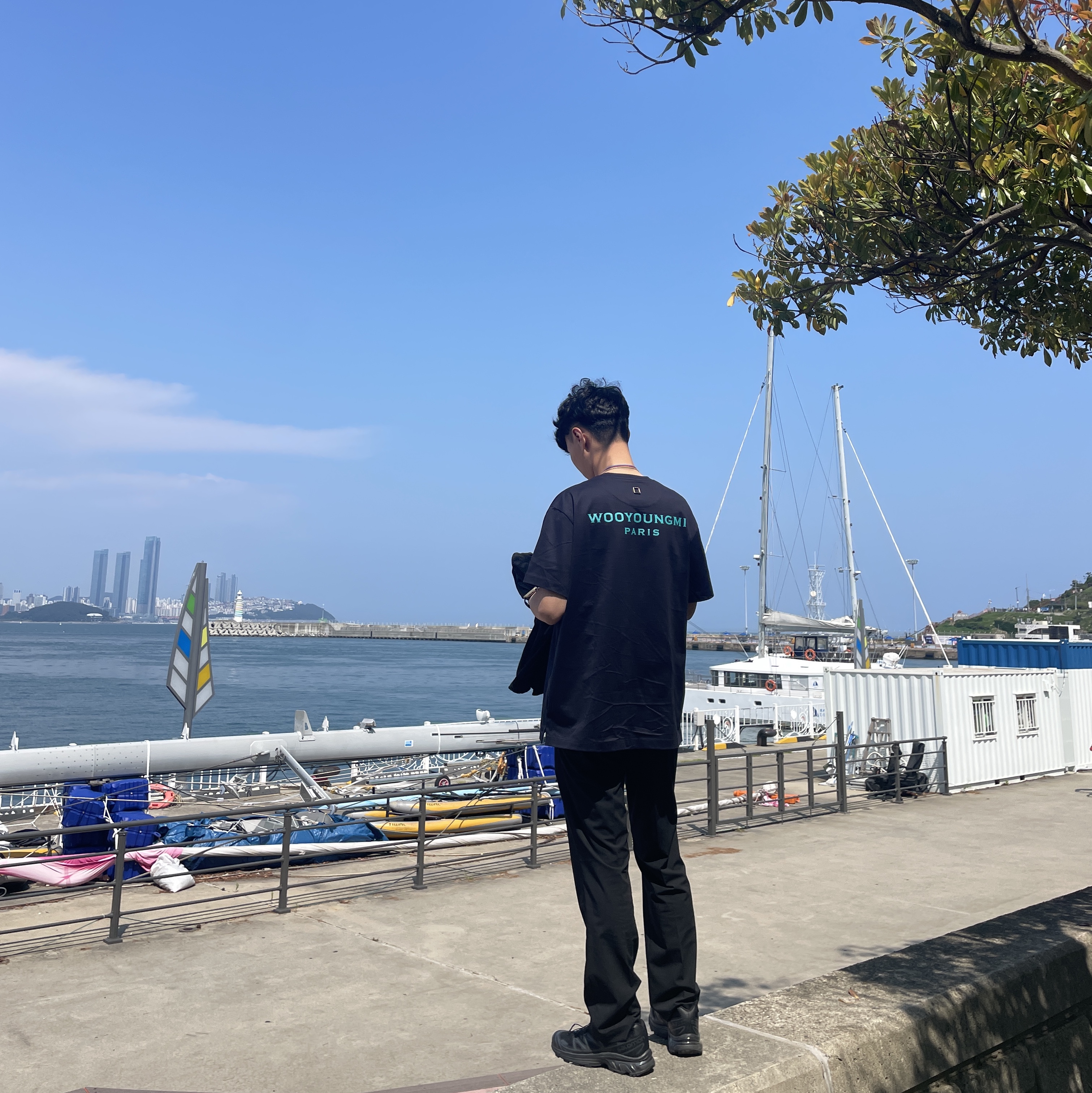 Wooyoungmi Turquoise Back Logo T-Shirt Navy - 22FW 착용 스타일
