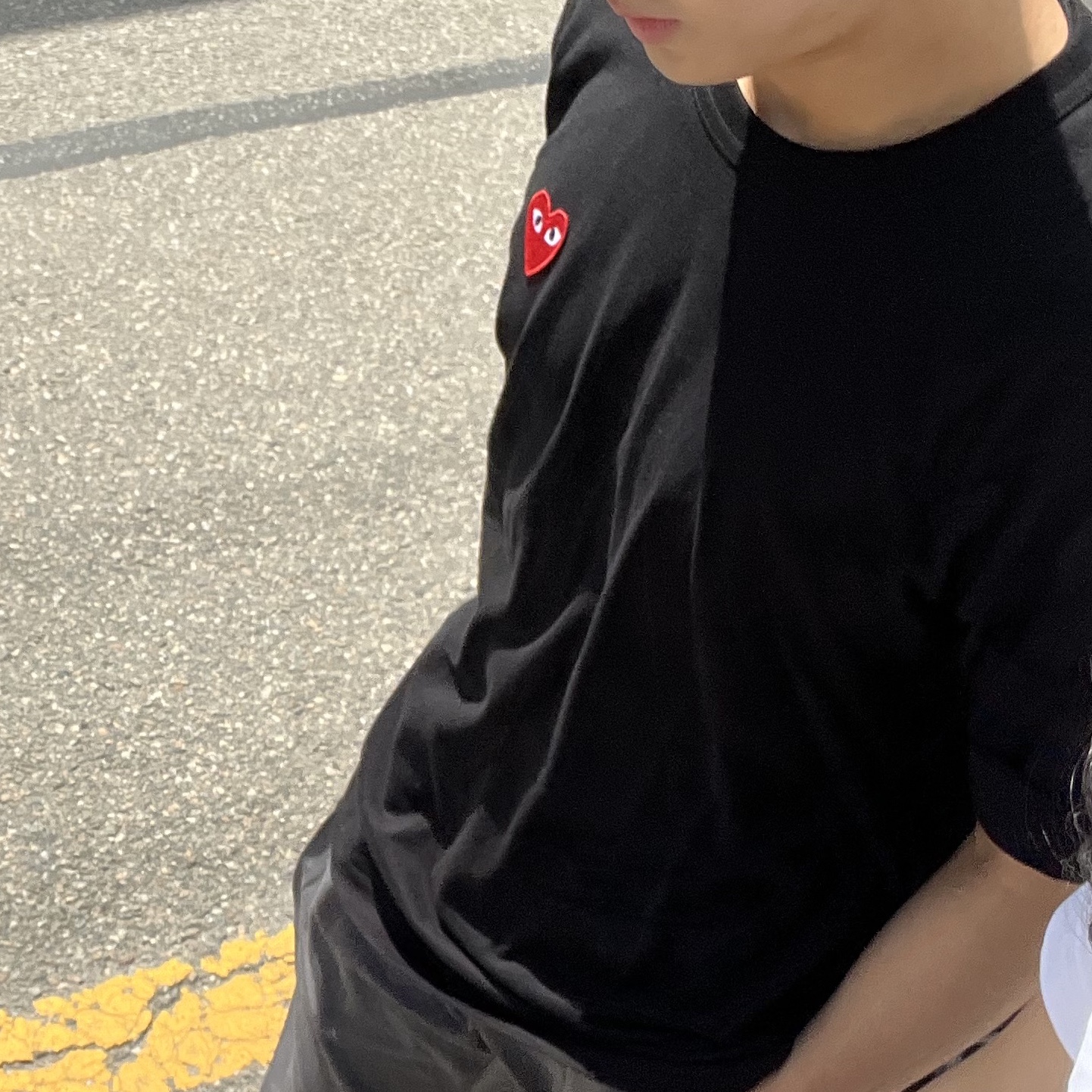Play Comme des Garcons Red Heart T-Shirt Black 착용 스타일