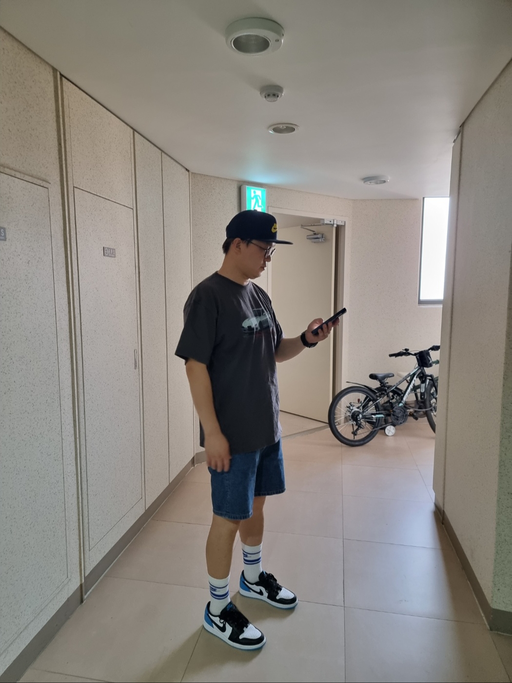 Thevinylhouse Old Car T-Shirt Charcoal, Nike Essential Crew Socks Stripe Game Royal (3 Pack/Korean Ver.) 착용 스타일