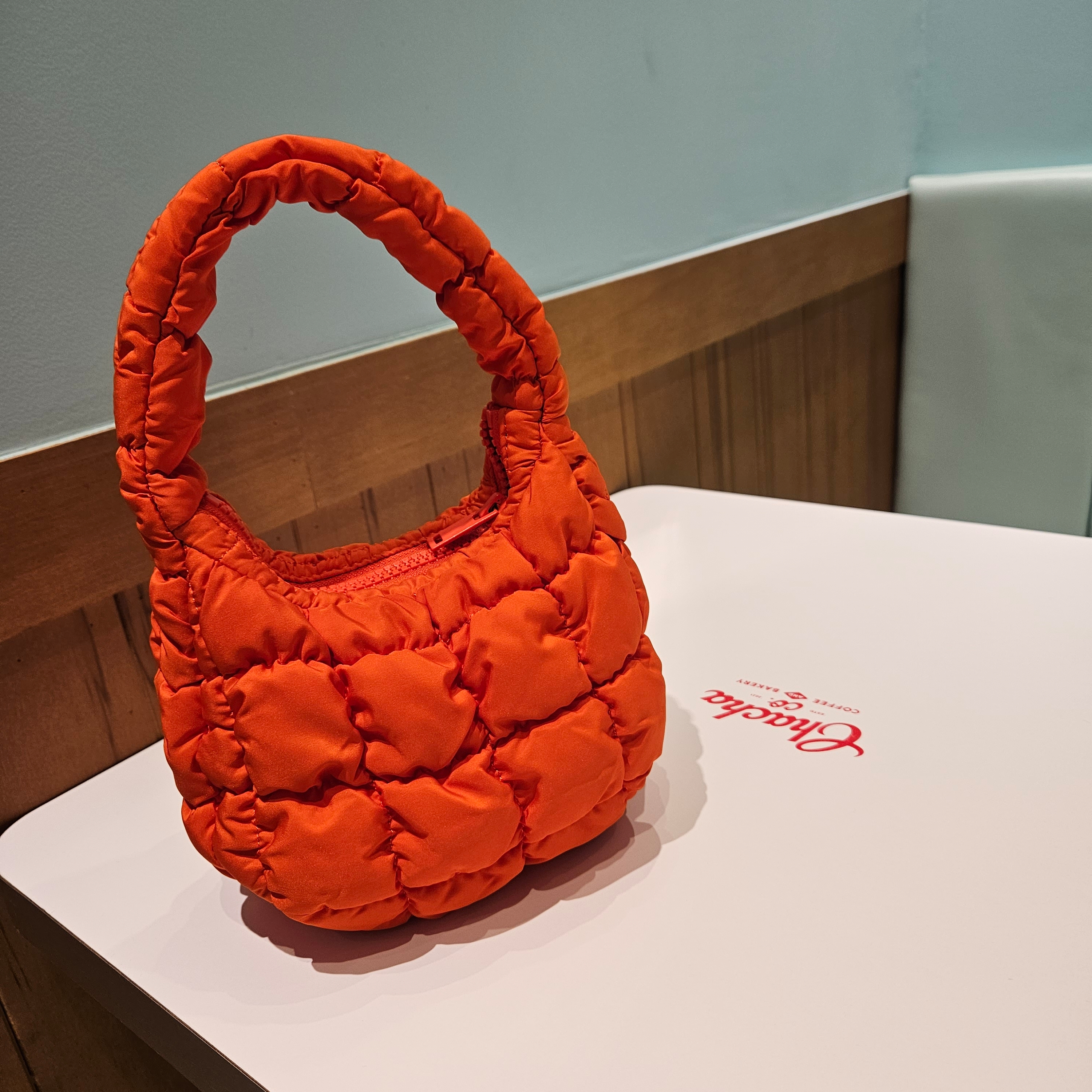 COS Quilted Micro Bag Orange 착용 스타일