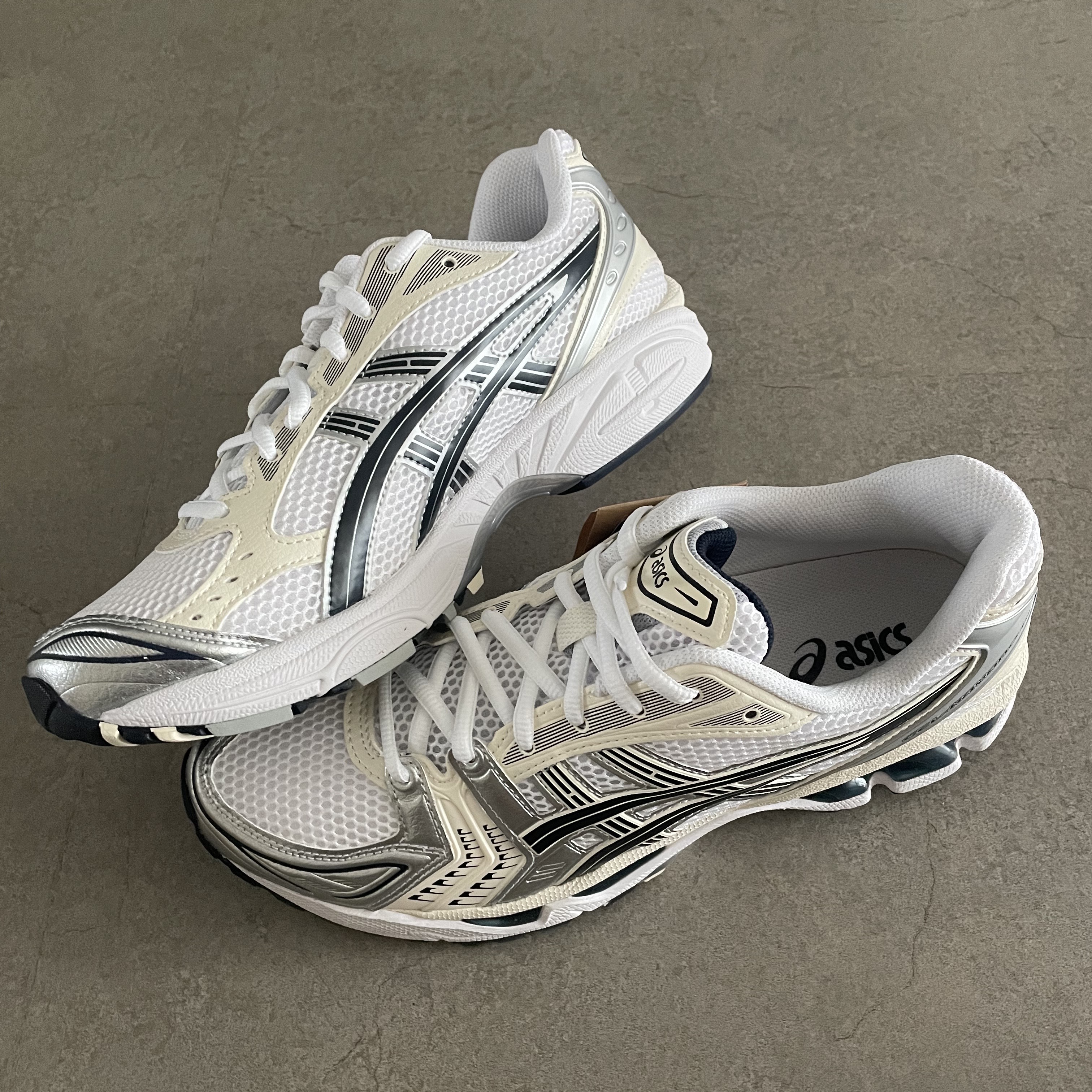 (W) Asics Gel-Kayano 14 White Midnight 착용 스타일