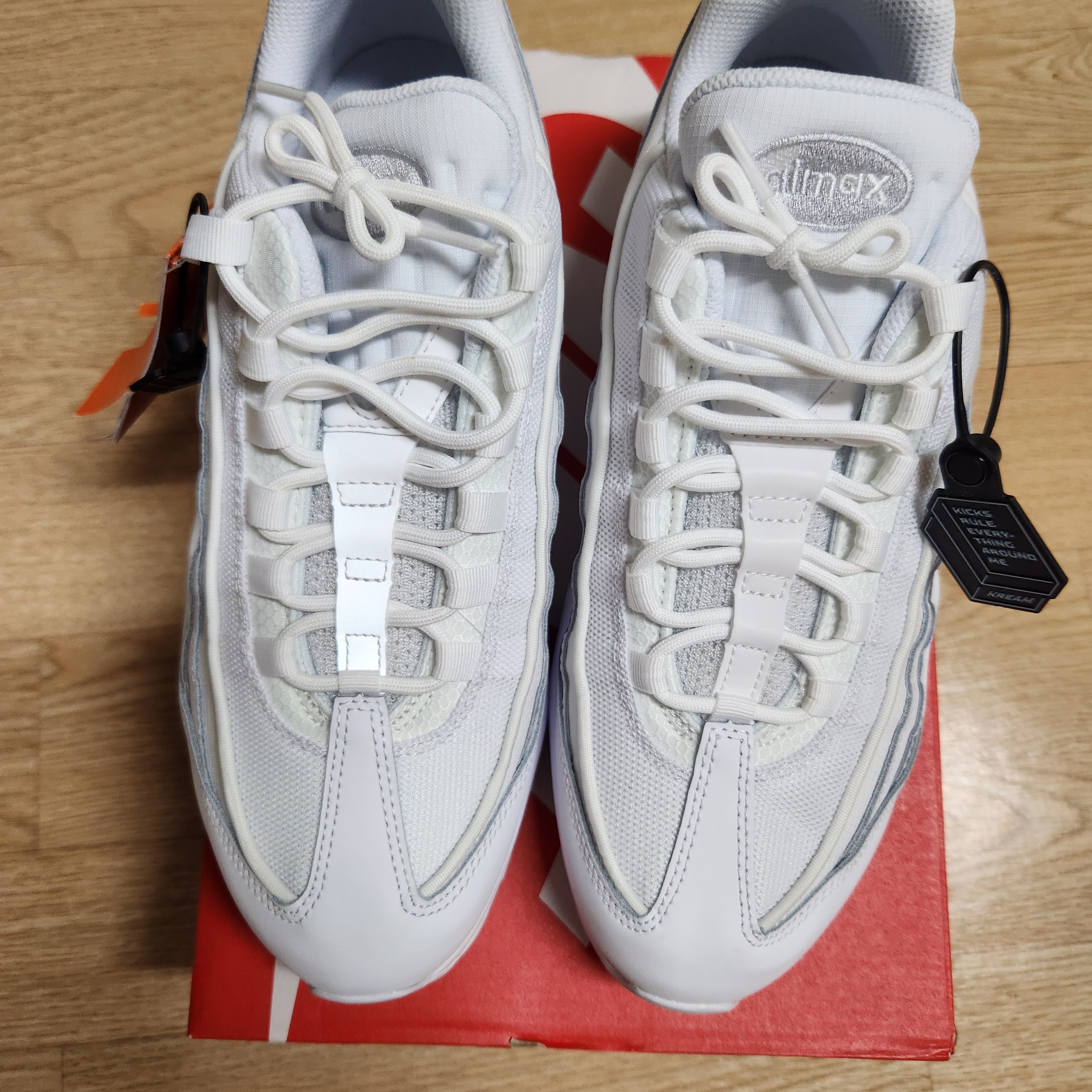 Nike Air Max 95 Essential Triple White 착용 스타일 - 3