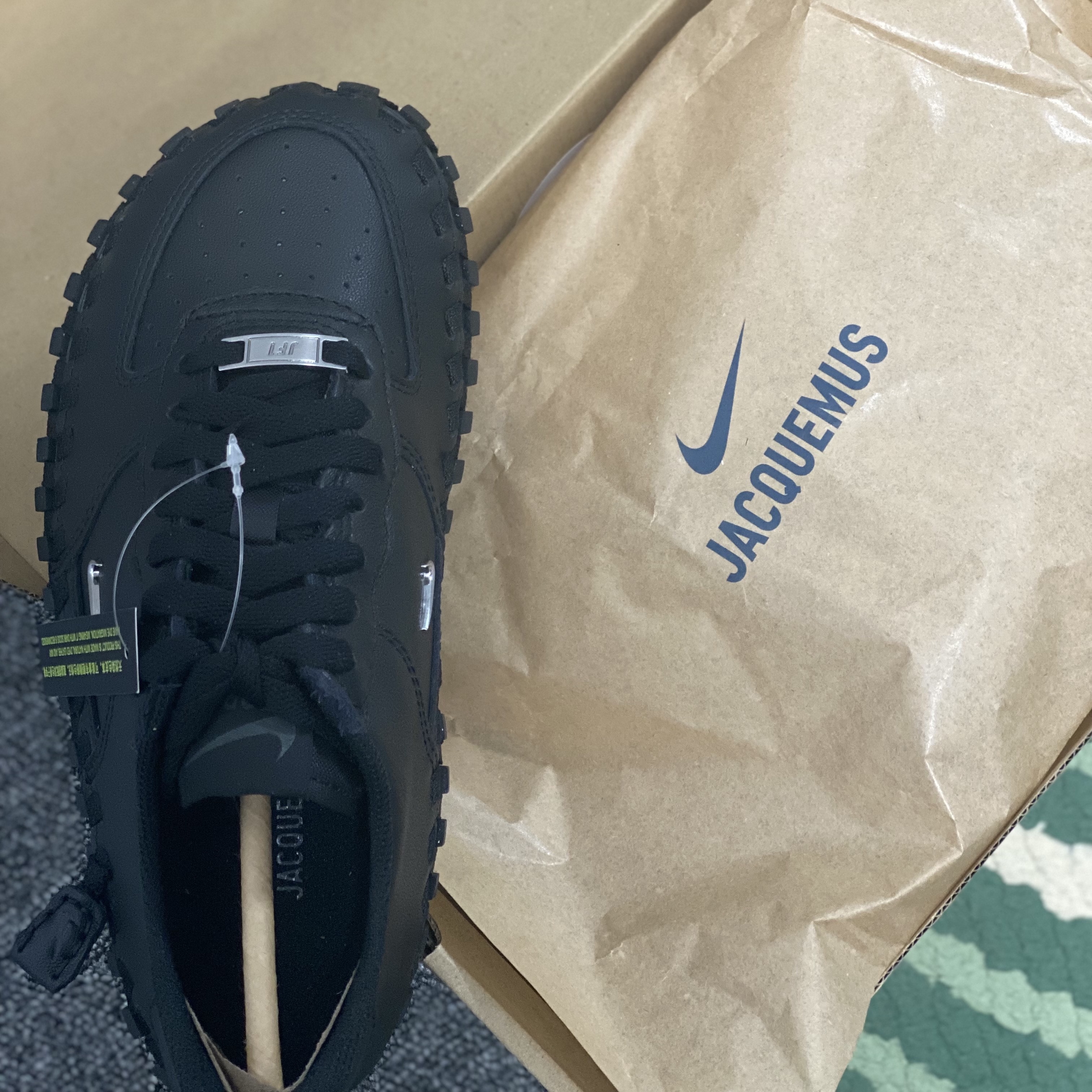 Nike x Jacquemus J Force 1 Low LX SP Black 착용 스타일 - 1