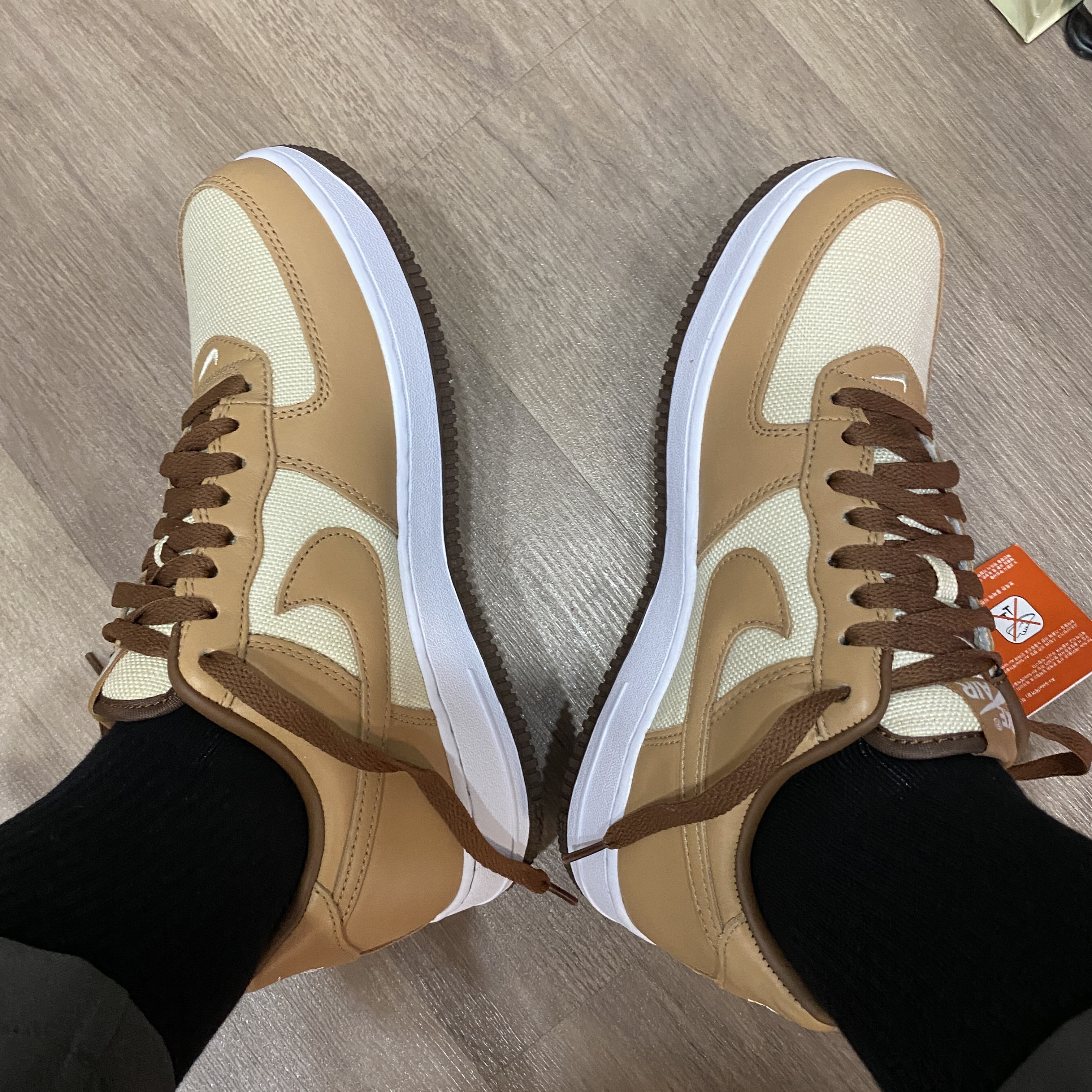 Nike Air Force 1 Low QS Acorn 2021 착용 스타일