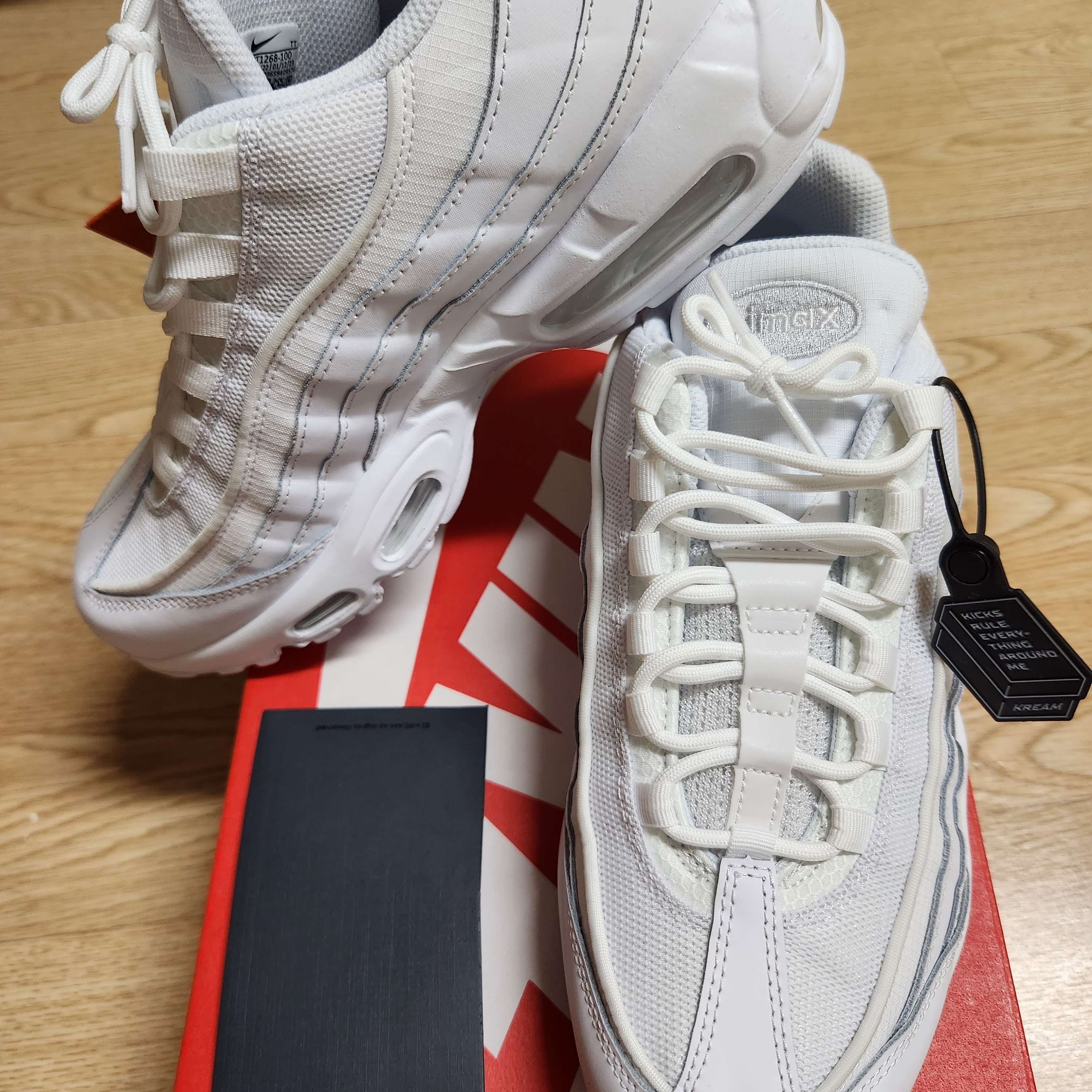 Nike Air Max 95 Essential Triple White 착용 스타일 - 2