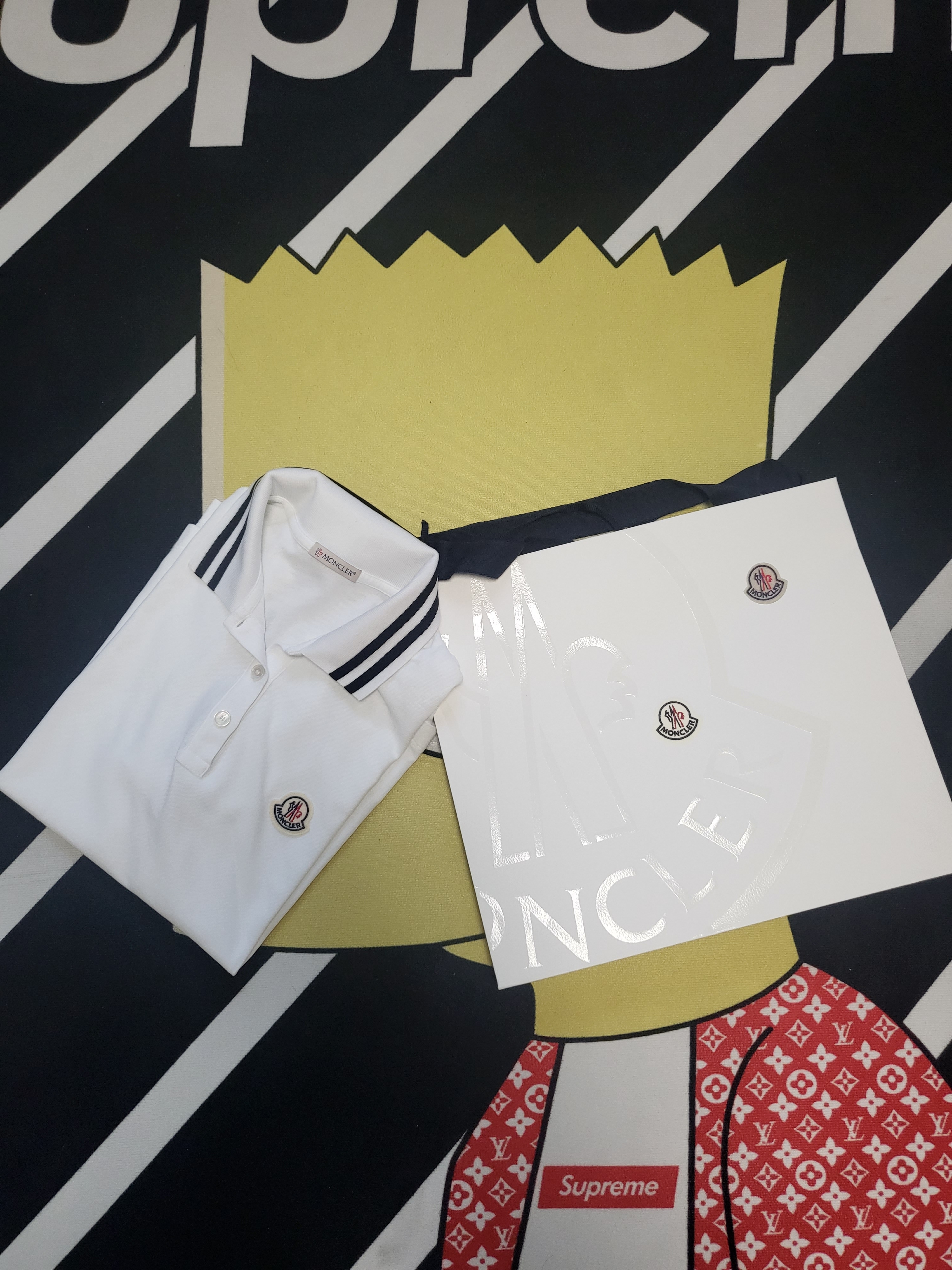 (W) Moncler Logo Patch Polo Shirt White - 23SS 착용 스타일