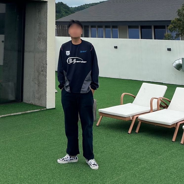 Dada x Better Gift Shop Football Jersey Black 착용 스타일