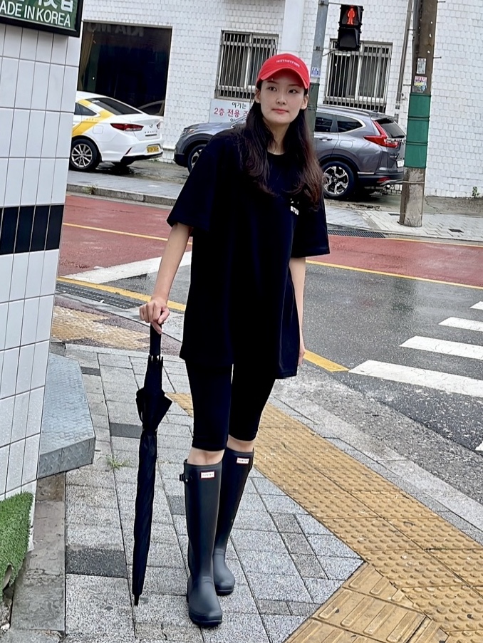(W) Hunter Original Tour Foldable Tall Wellington Boots Black, IAB Studio 10th Anniversary T-Shirts Pack White & Black (2 Pack) 착용 스타일 - 2