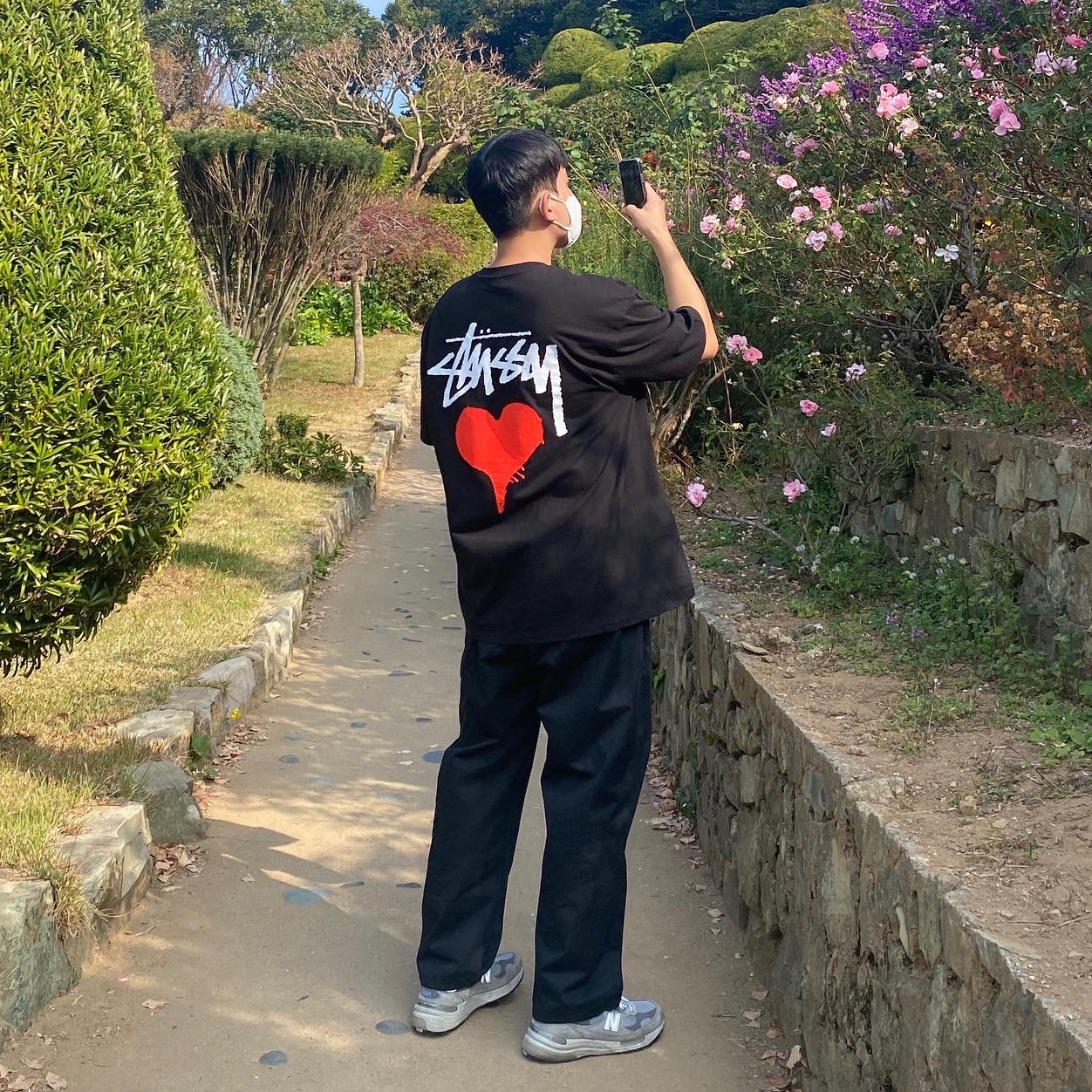 Stussy Stock Heart T-Shirt Black, New Balance 992 Made in USA Grey - D Standard 착용 스타일