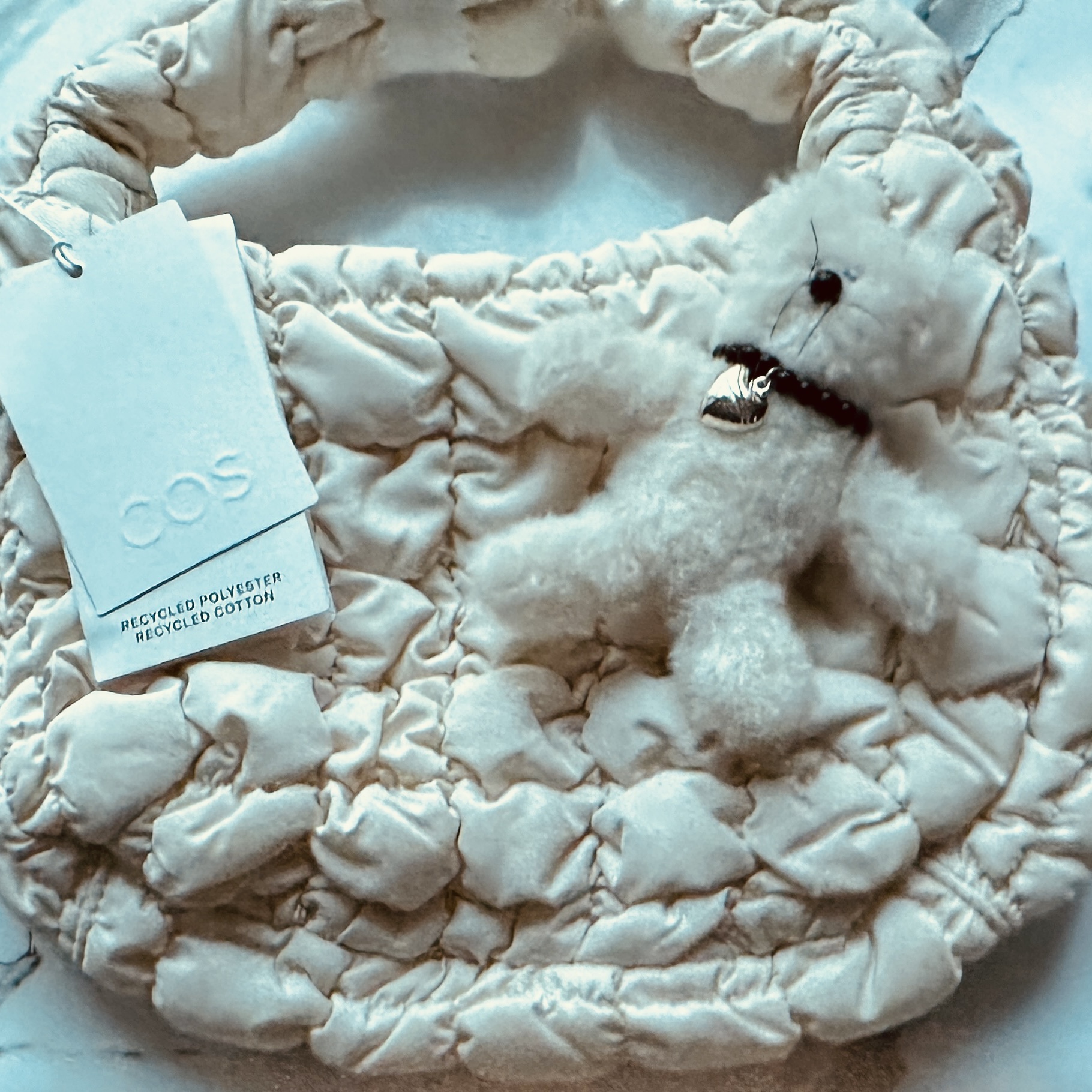 COS Quilted Mini Bag Cream, [KREAM 단독] Monamhee Creami Keyring Cream 착용 스타일 - 1