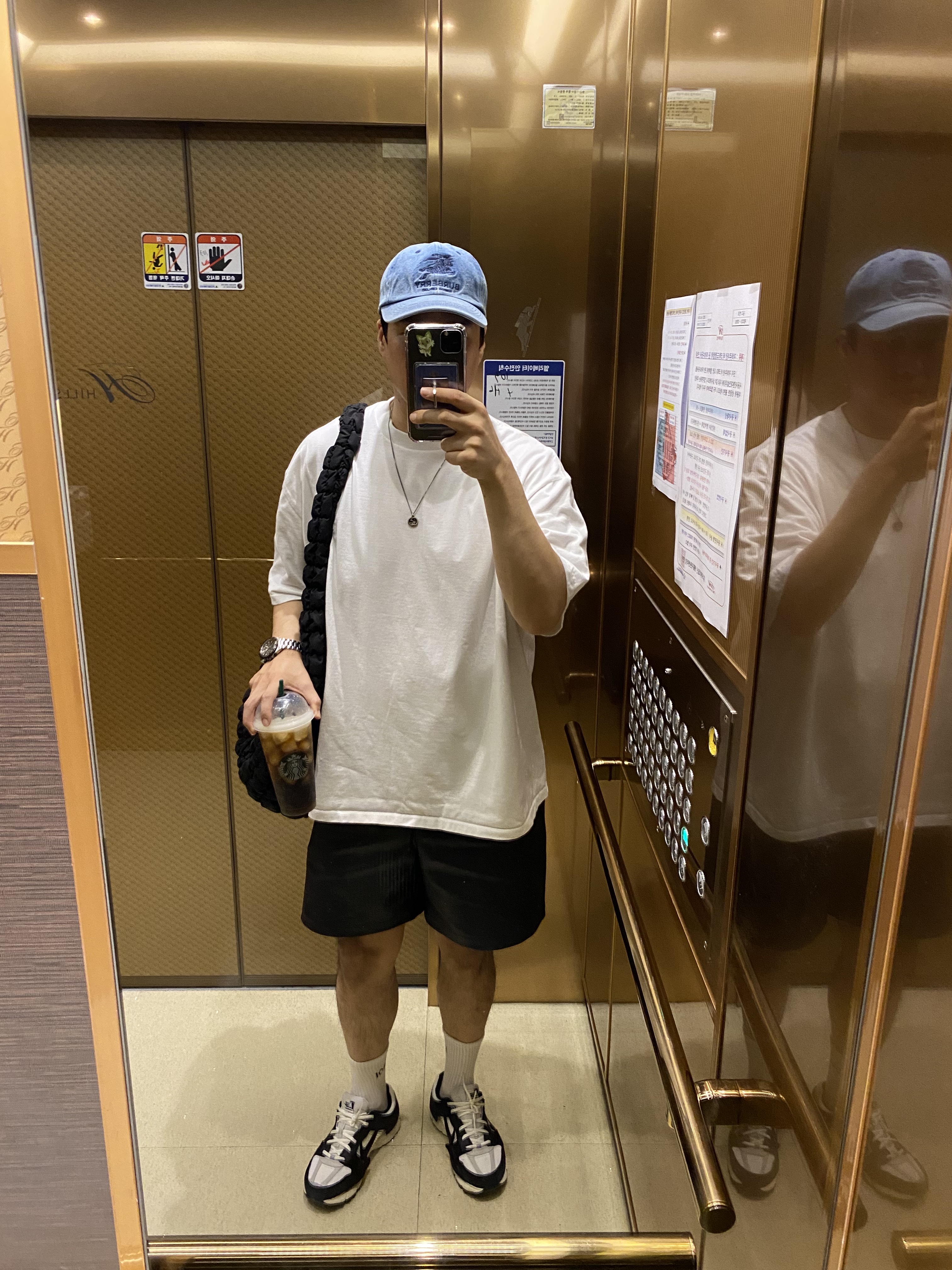 (W) Nike Zoom Vomero 5 Wolf Grey and Black, Supreme x Burberry Denim 6-Panel Washed Blue - 22SS 착용 스타일