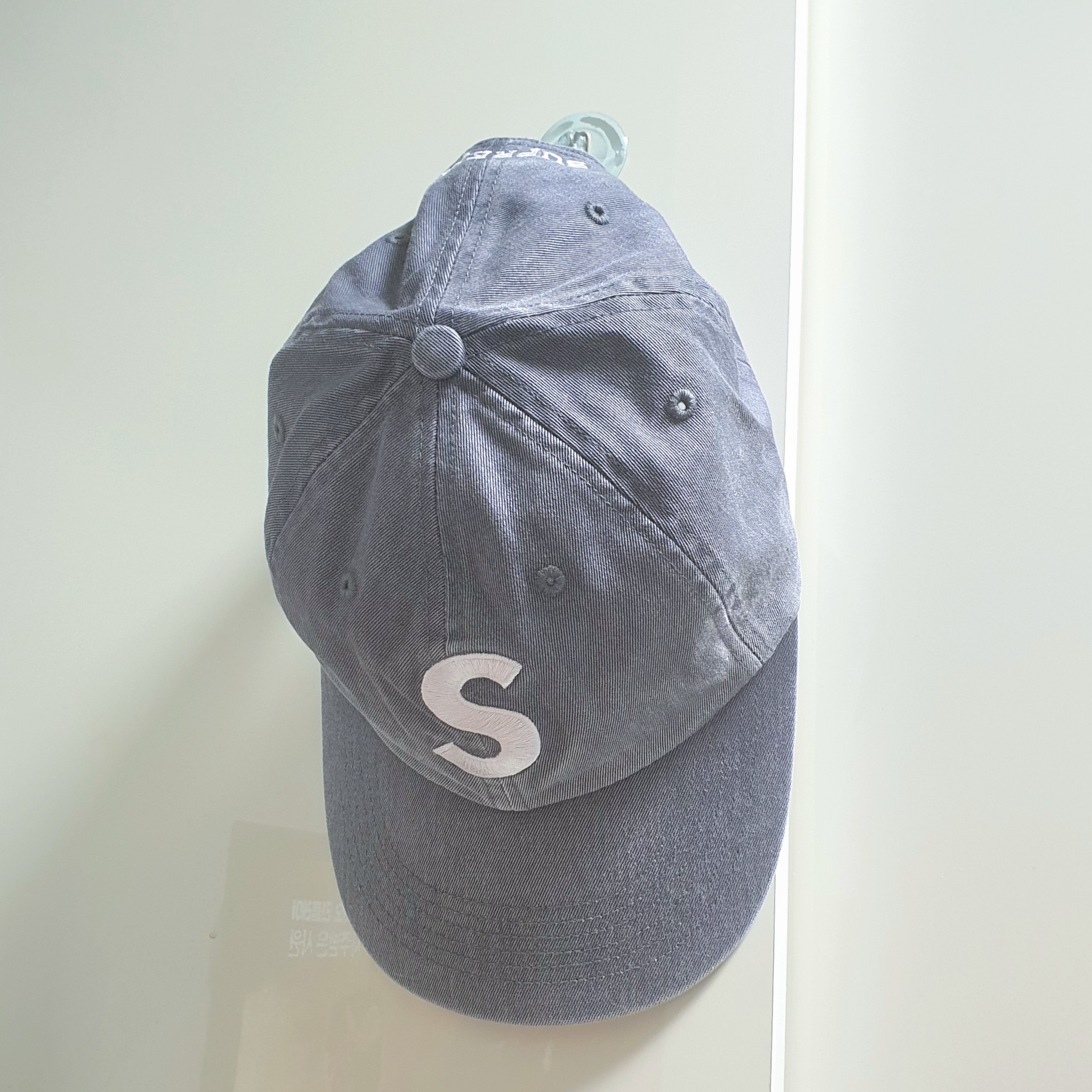 Supreme Pigment Print S Logo 6-Panel Grey - 22FW 착용 스타일
