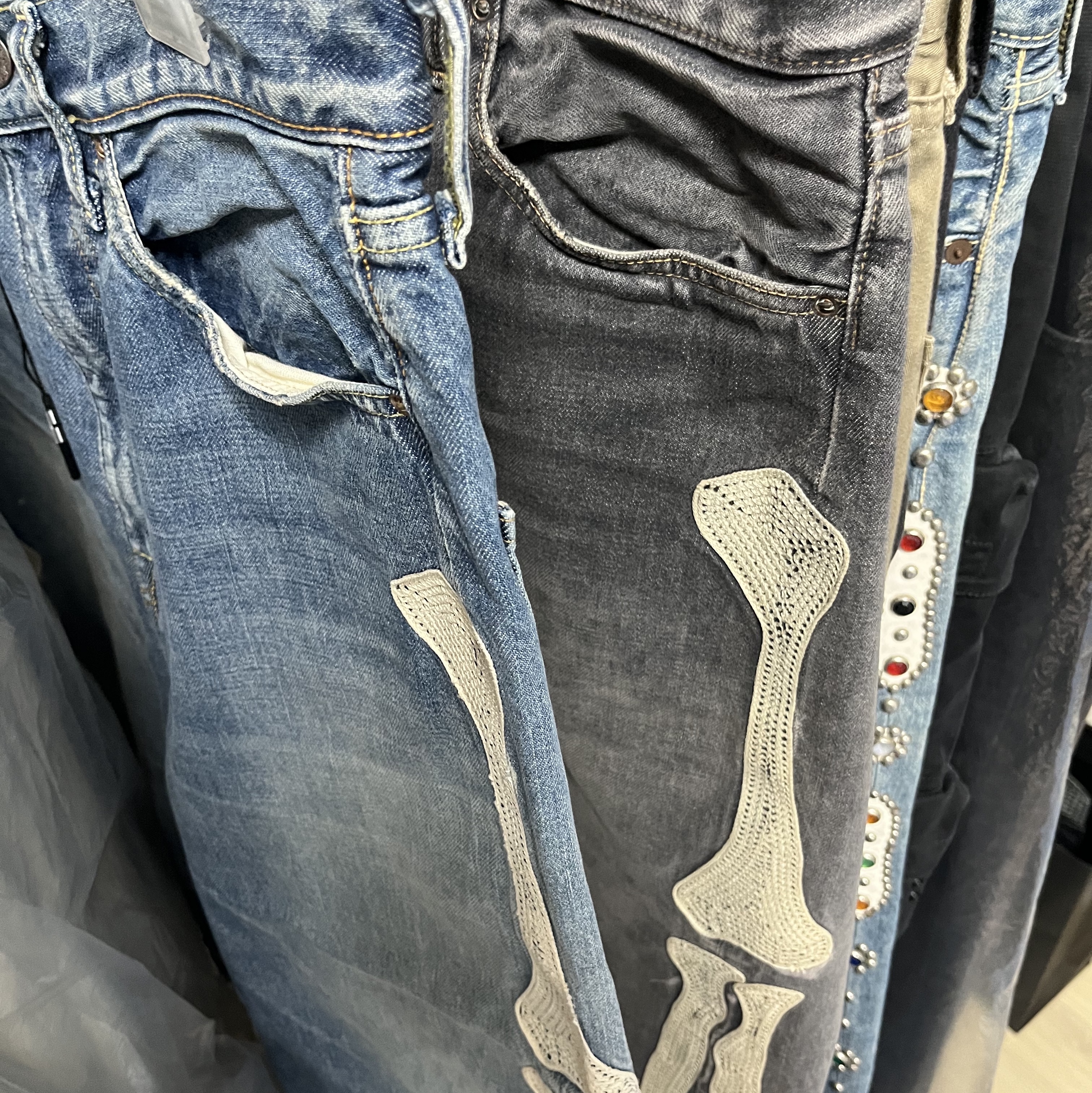 Kapital 14 oz. Denim 5P Bone Embroidery Short Pants Indigo (Processing) 착용 스타일