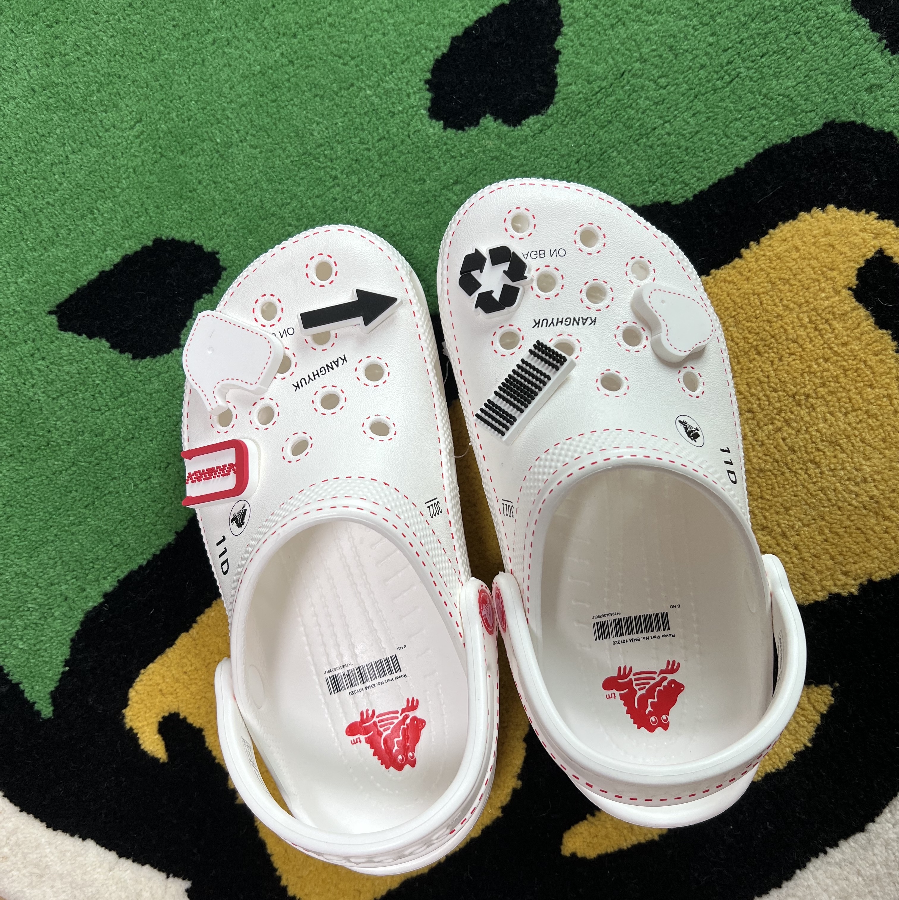 Crocs x Kanghyuk Classic Clog White, Human Made Duck Face Rug Small Green 착용 스타일