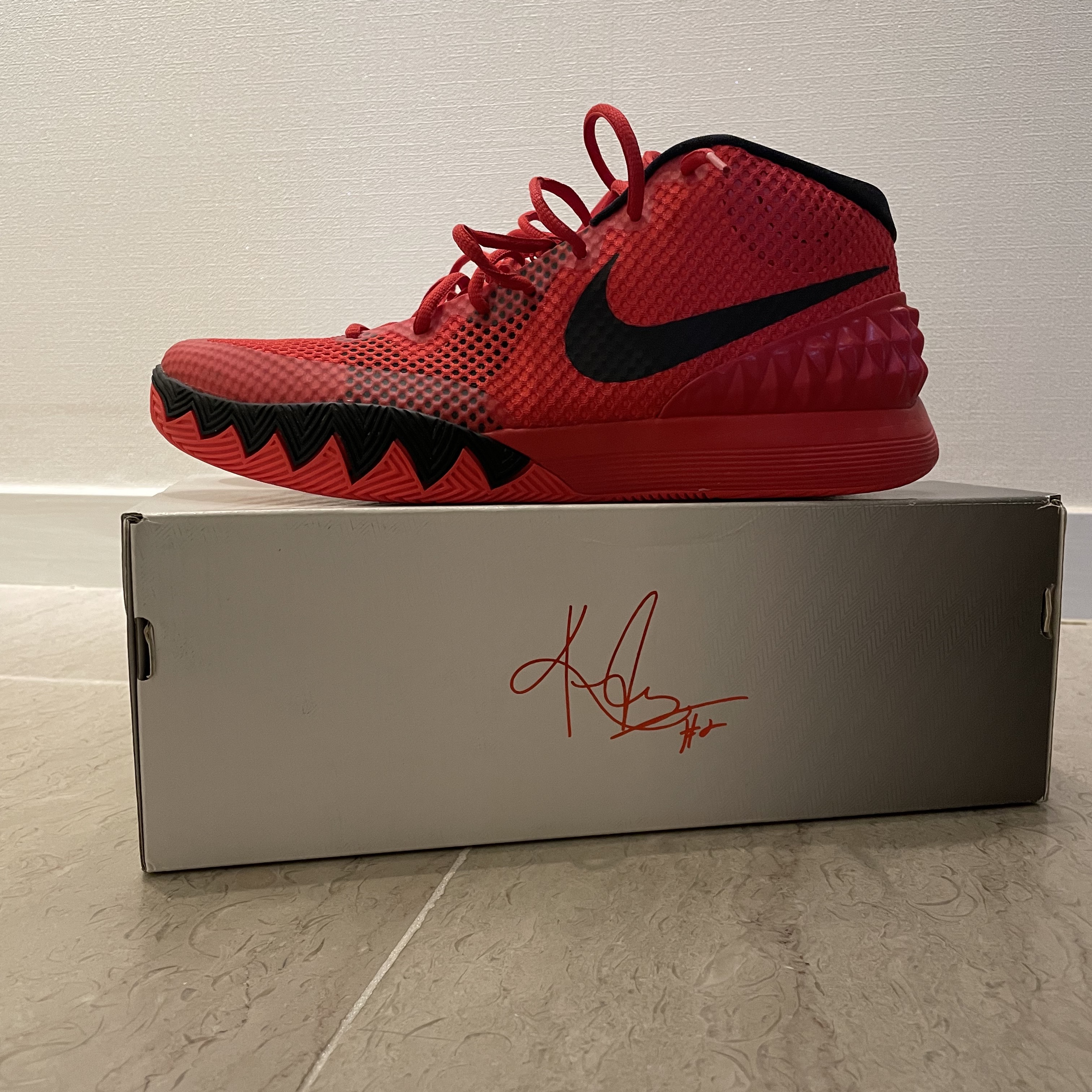 Nike Kyrie 1 Deceptive Red 착용 스타일 - 1