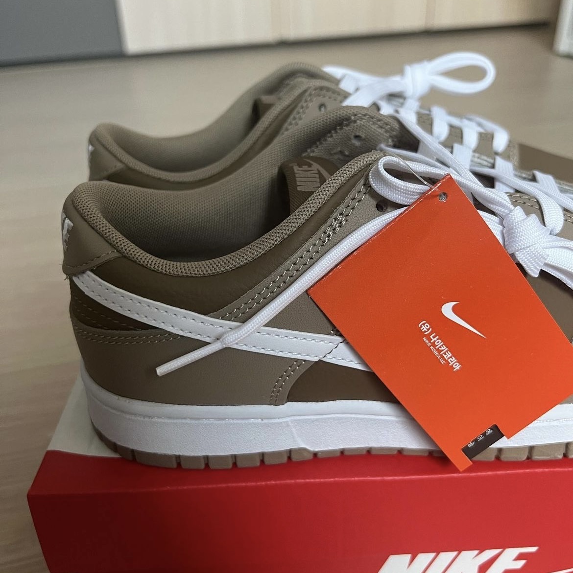 Nike Dunk Low Retro Khaki Hazel Rush 착용 스타일 - 2