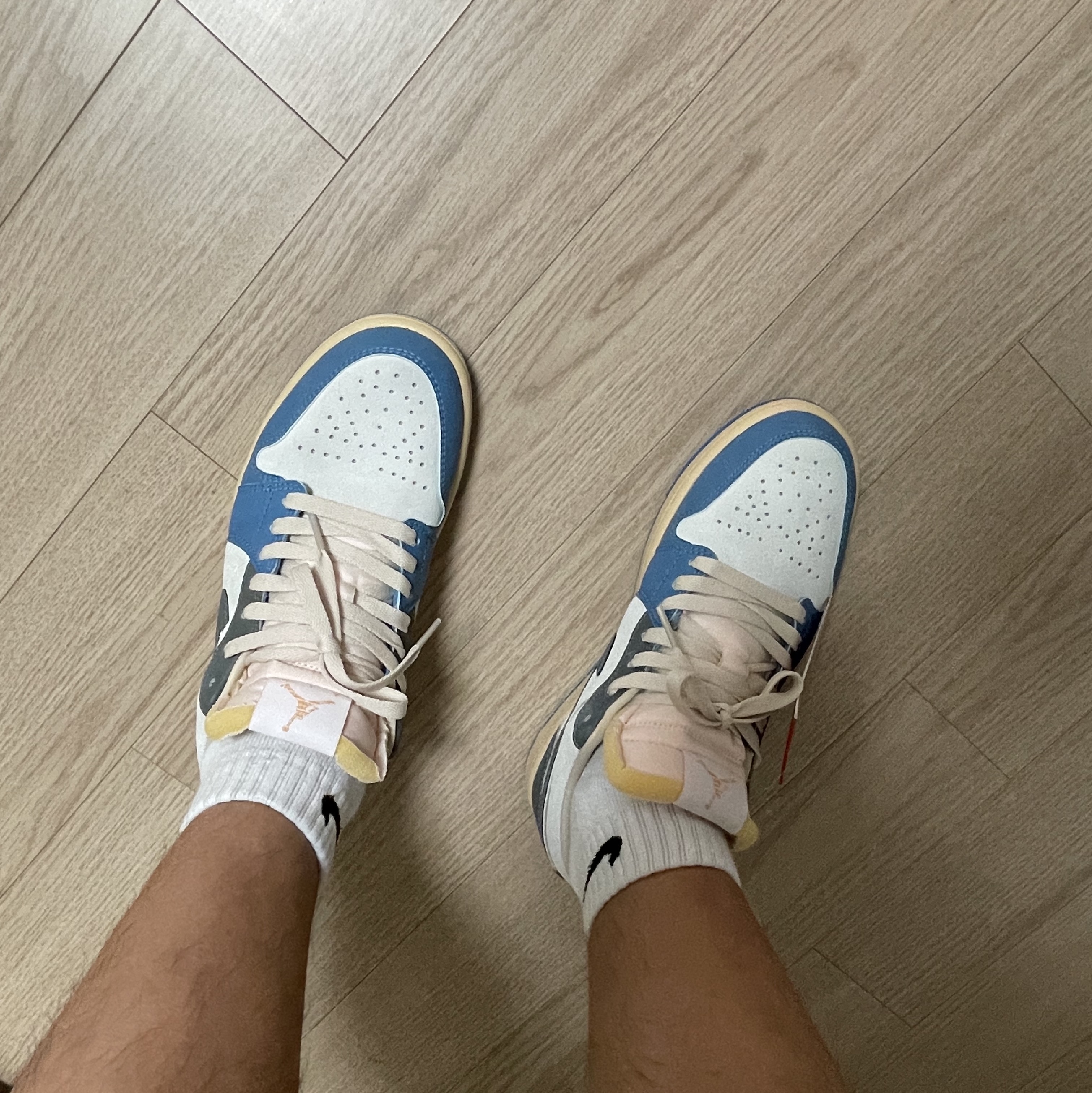 Jordan 1 Low SE Tokyo 96 착용 스타일 - 2