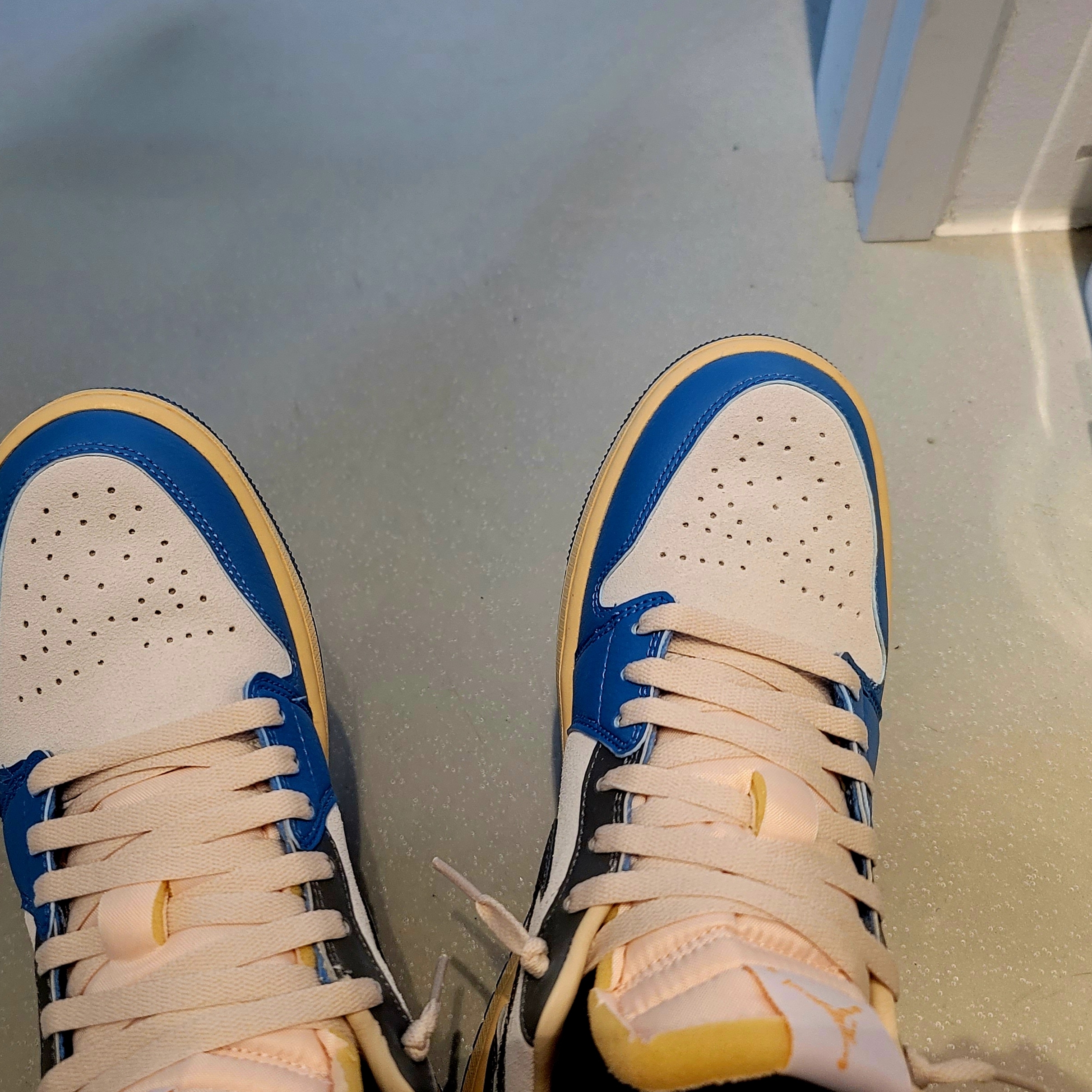 Jordan 1 Low SE Tokyo 96 착용 스타일 - 2