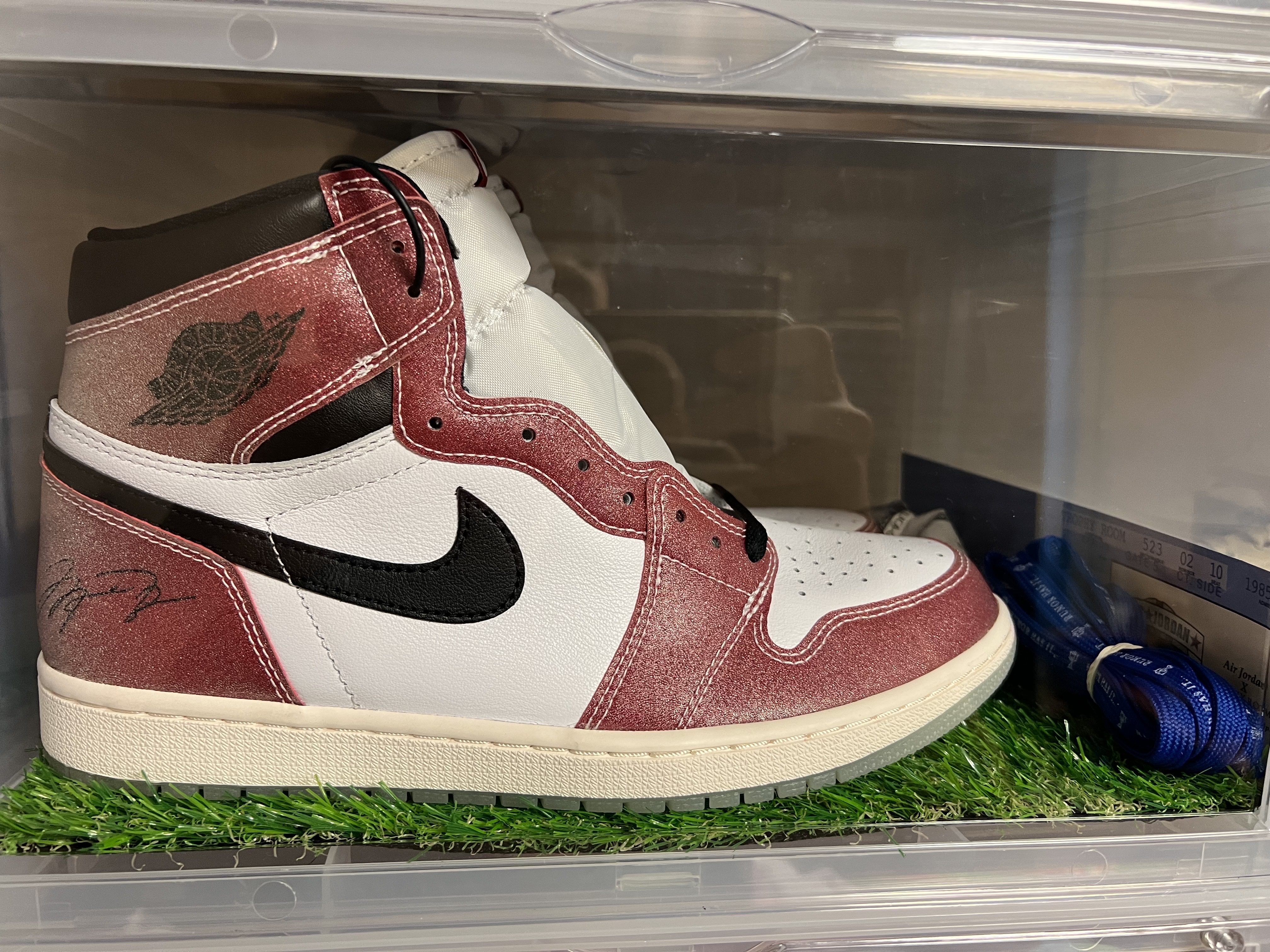 Jordan 1 x Trophy Room Retro High OG SP Chicago (Friends & Family) 착용 스타일 - 5