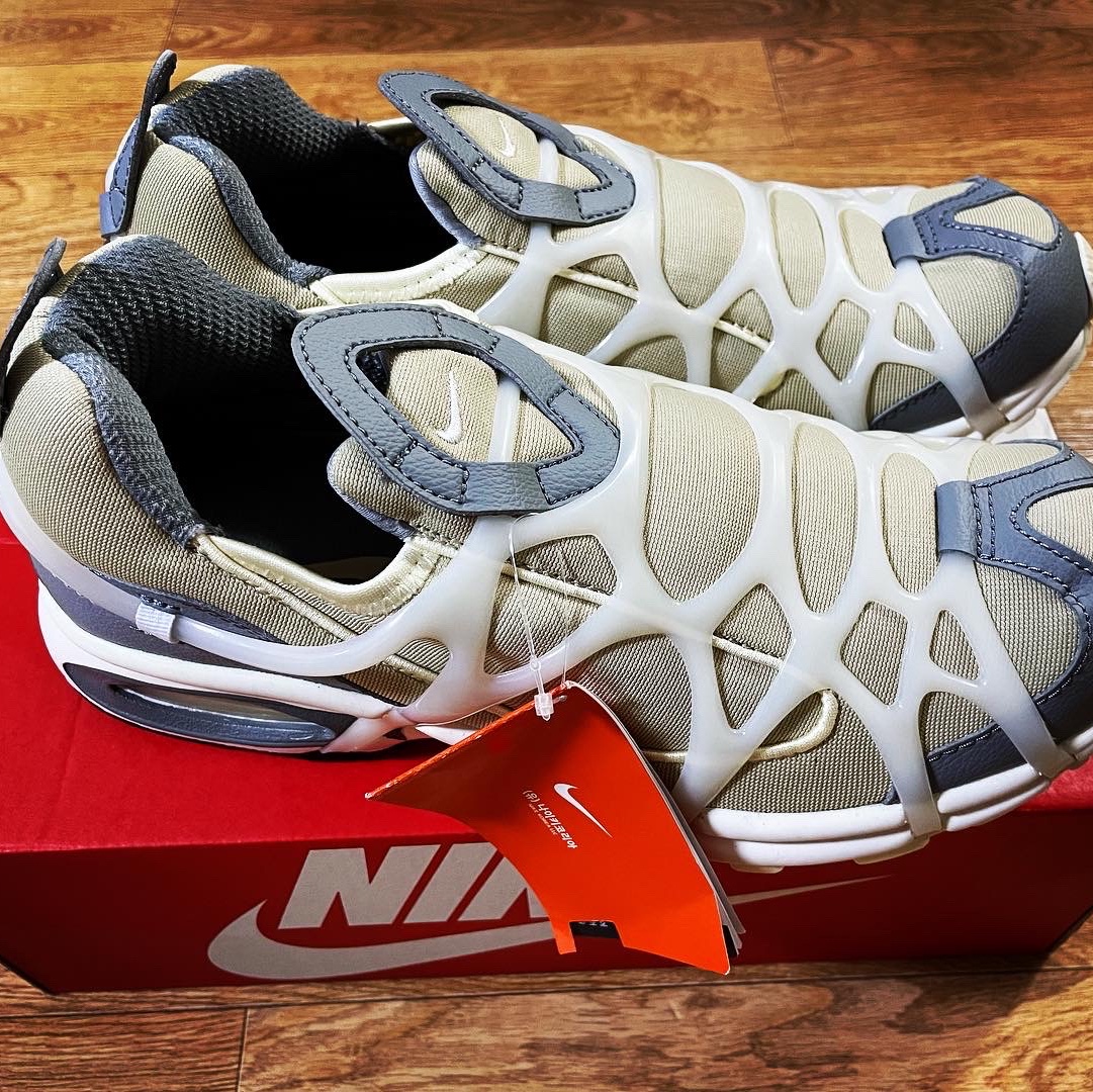Nike Air Kukini Rattan and Particle Grey 착용 스타일