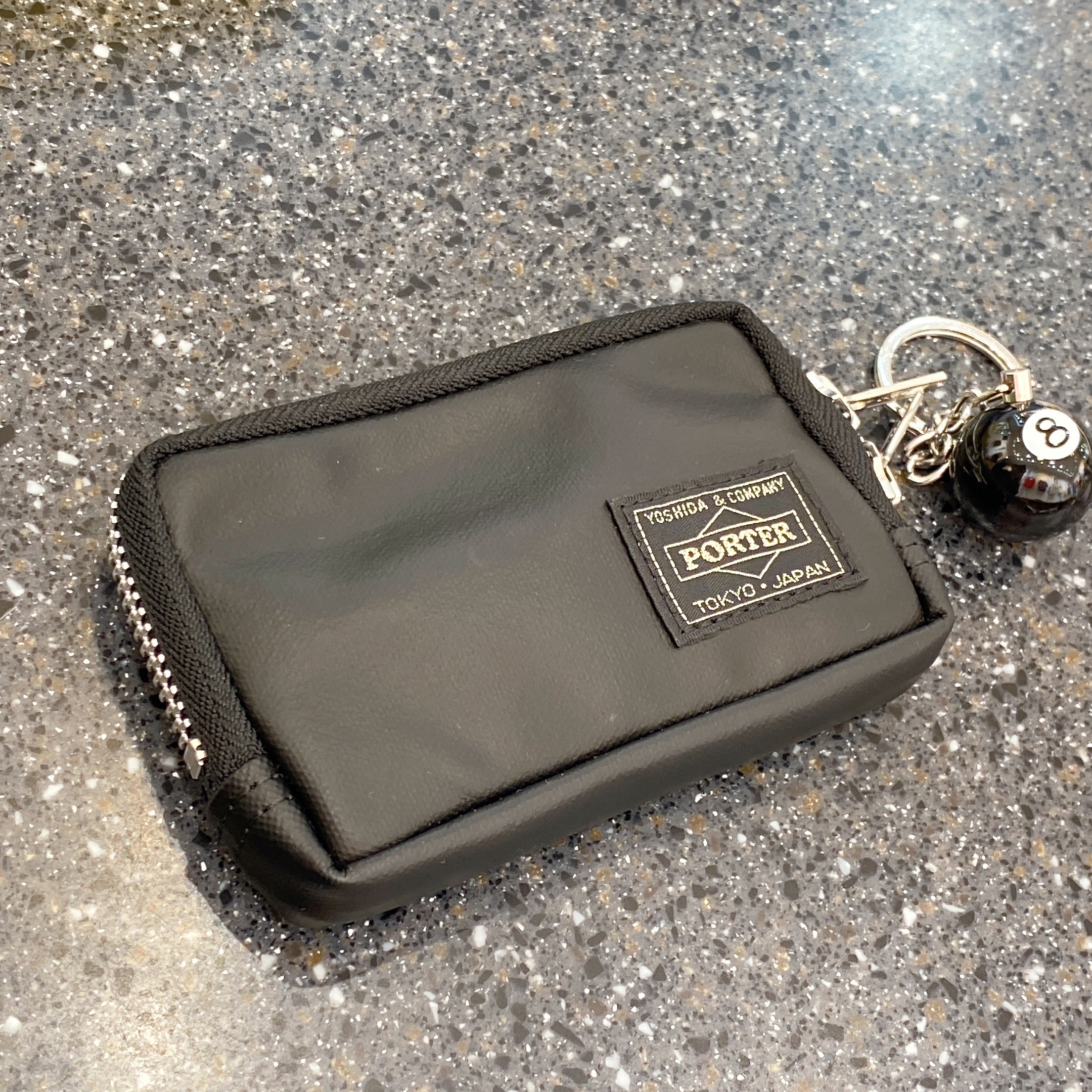 Porter Freestyle Multi Coin Case Black, Stussy 8 Ball Keychain Black 착용 스타일