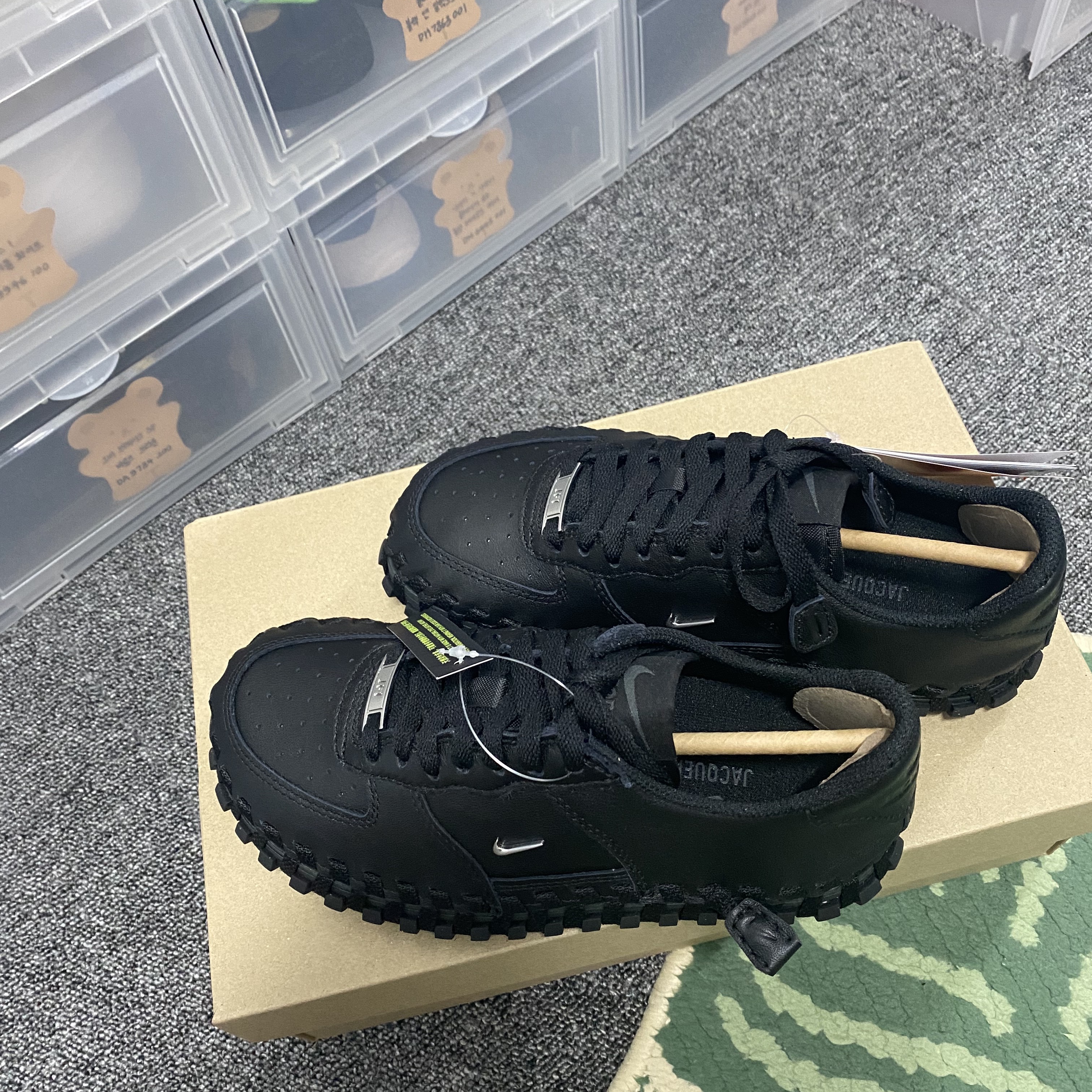 Nike x Jacquemus J Force 1 Low LX SP Black 착용 스타일 - 2