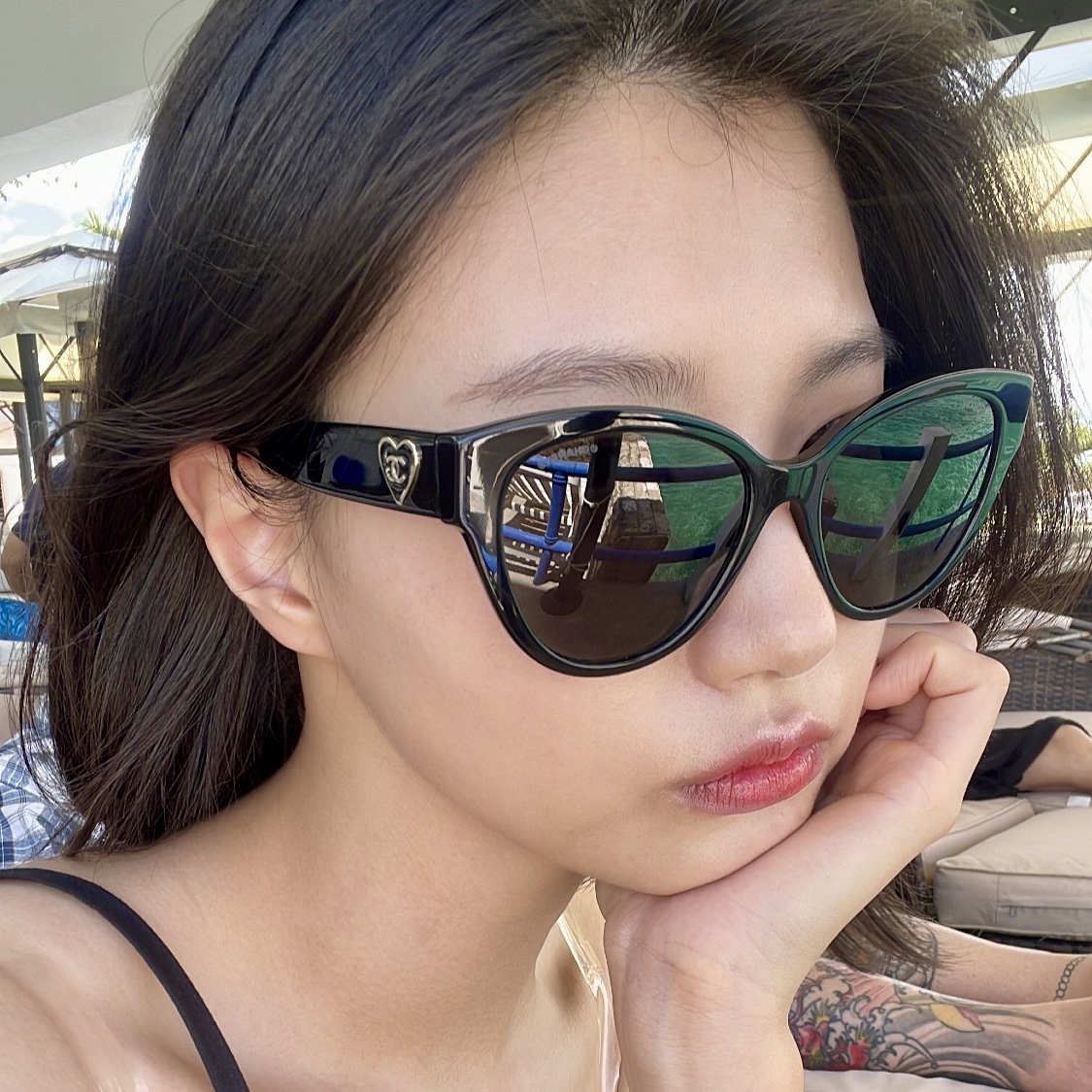 Chanel Butterfly Sunglasses Acetate & Black Frame Grey Lenses Asian Fit 착용 스타일 - 1