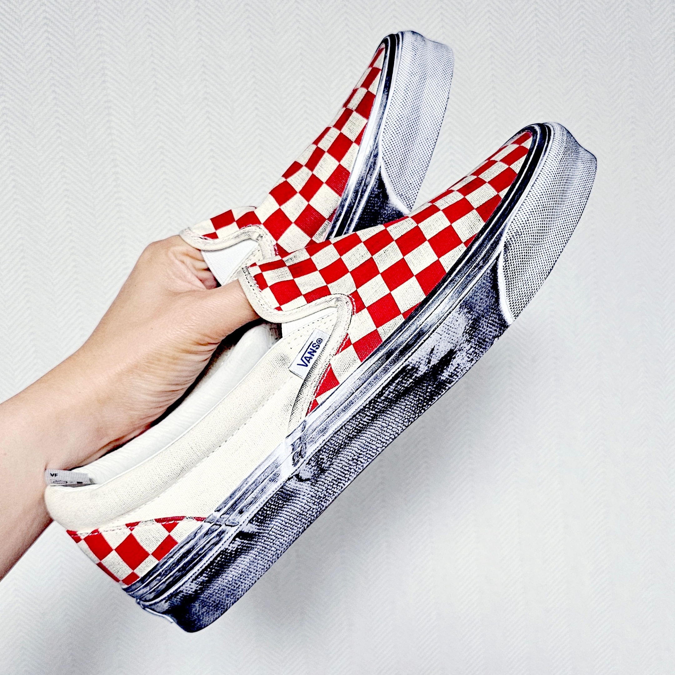 Vans Vault OG Classic Slip-On LX Stressed Red Checkerboard 착용 스타일 - 1