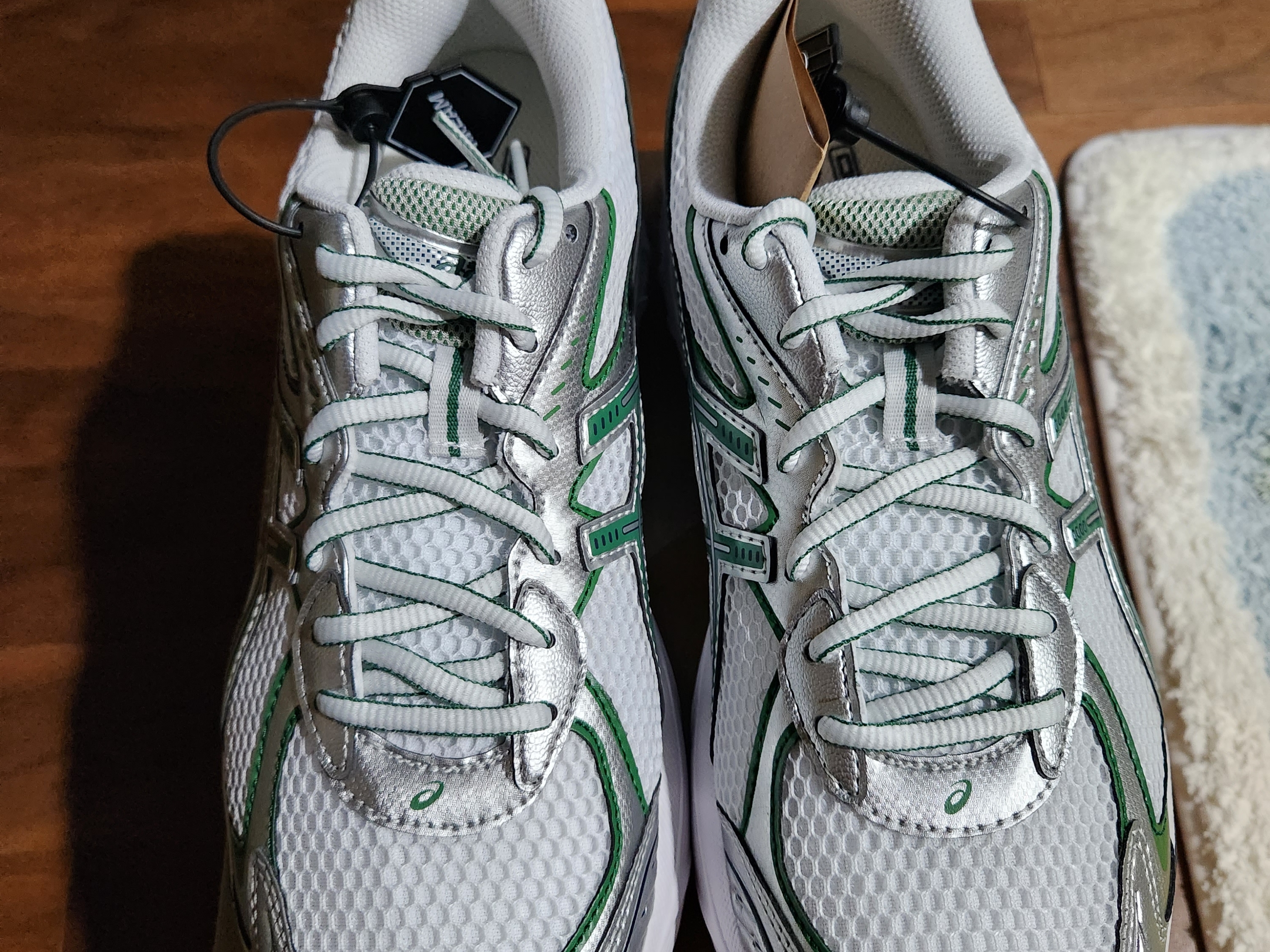 Asics GT-2160 White Shamrock Green 착용 스타일 - 2