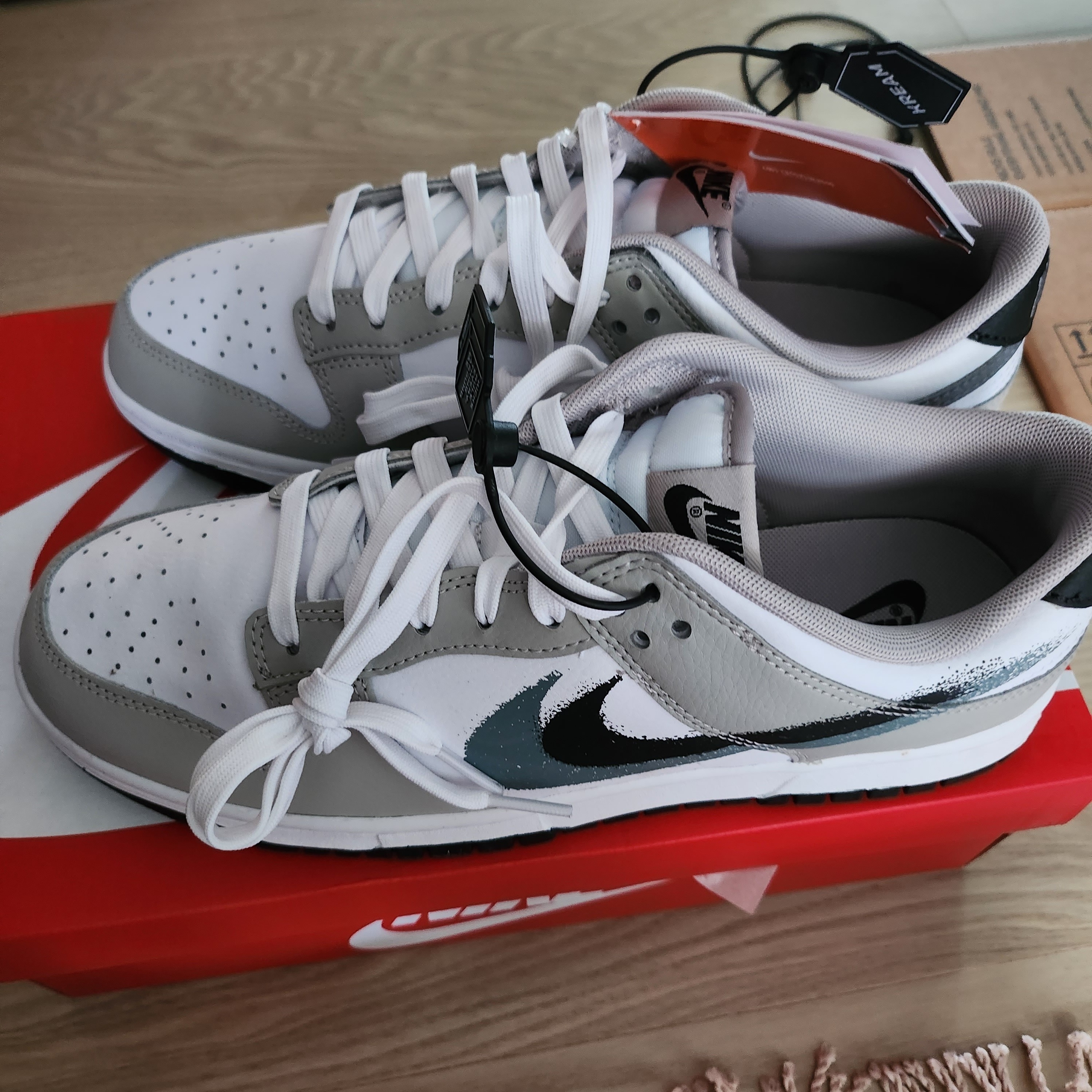 Nike Dunk Low Cool Grey White 착용 스타일