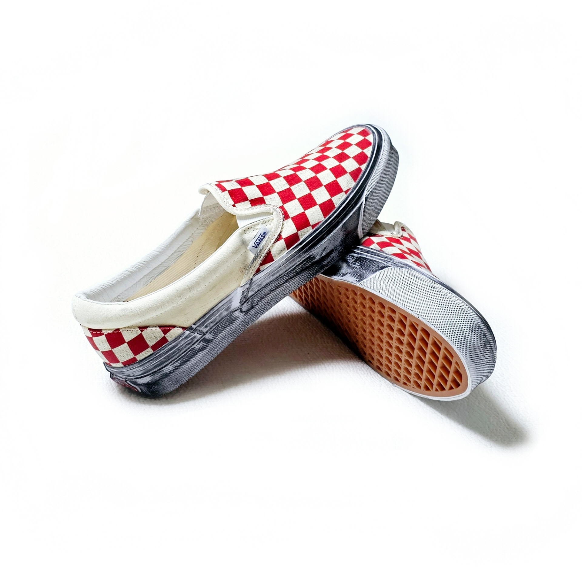 Vans Vault OG Classic Slip-On LX Stressed Red Checkerboard 착용 스타일 - 3