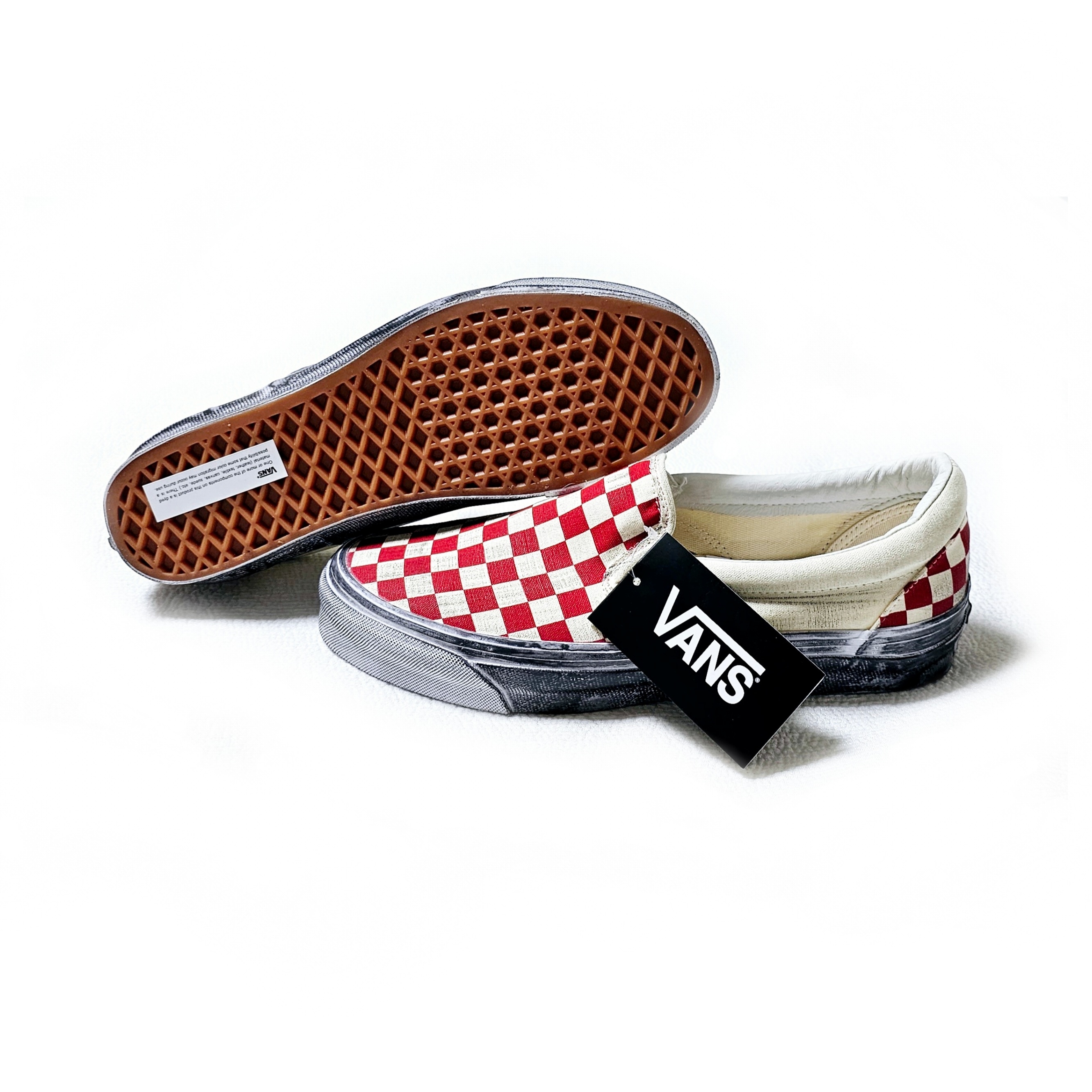 Vans Vault OG Classic Slip-On LX Stressed Red Checkerboard 착용 스타일 - 2