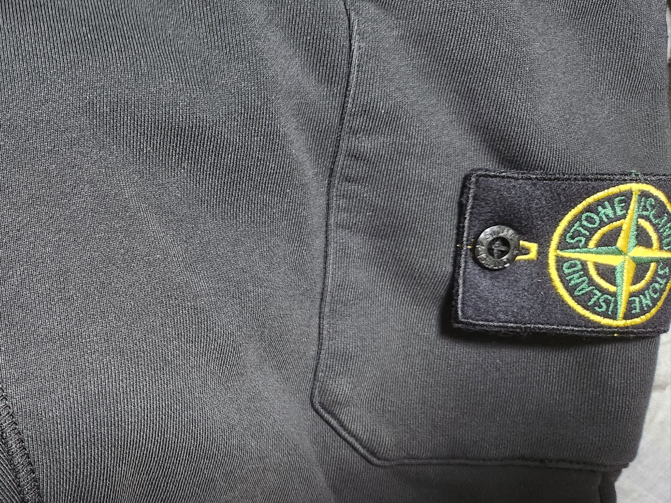 Stone Island 64651 Fleece Bermuda Shorts Black - 22SS 착용 스타일