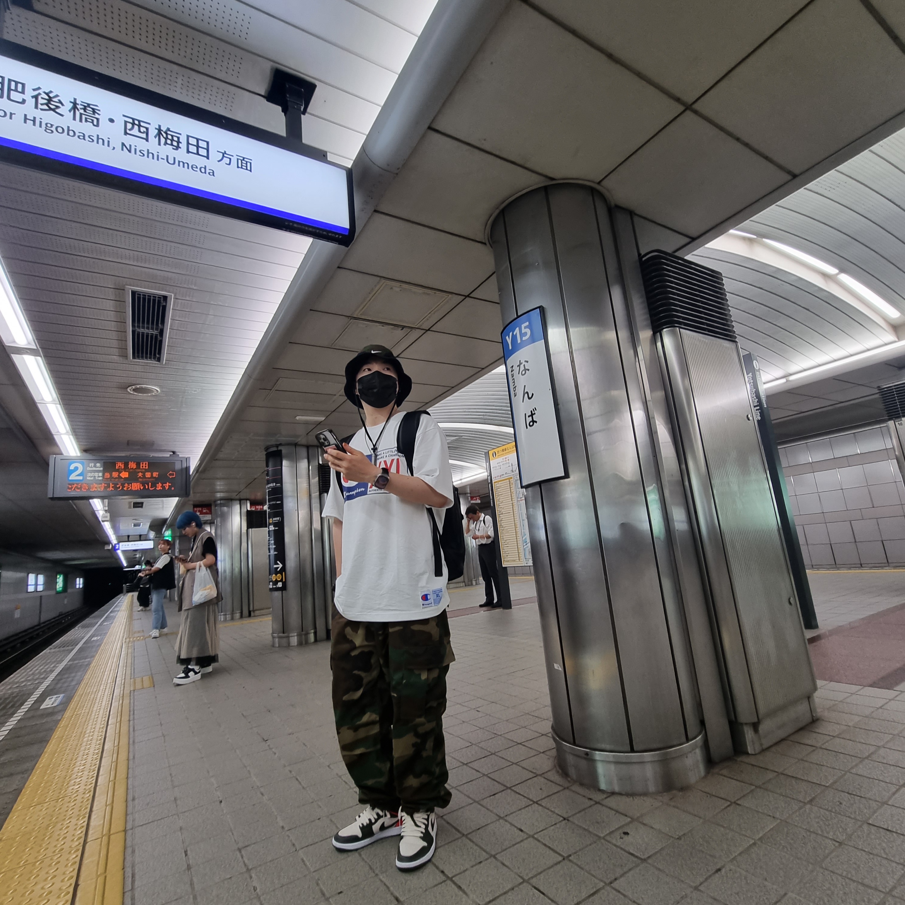 (W) Jordan 1 Mid SE Newsprint, Nike Boonie Bucket Hat Camo 착용 스타일 - 2