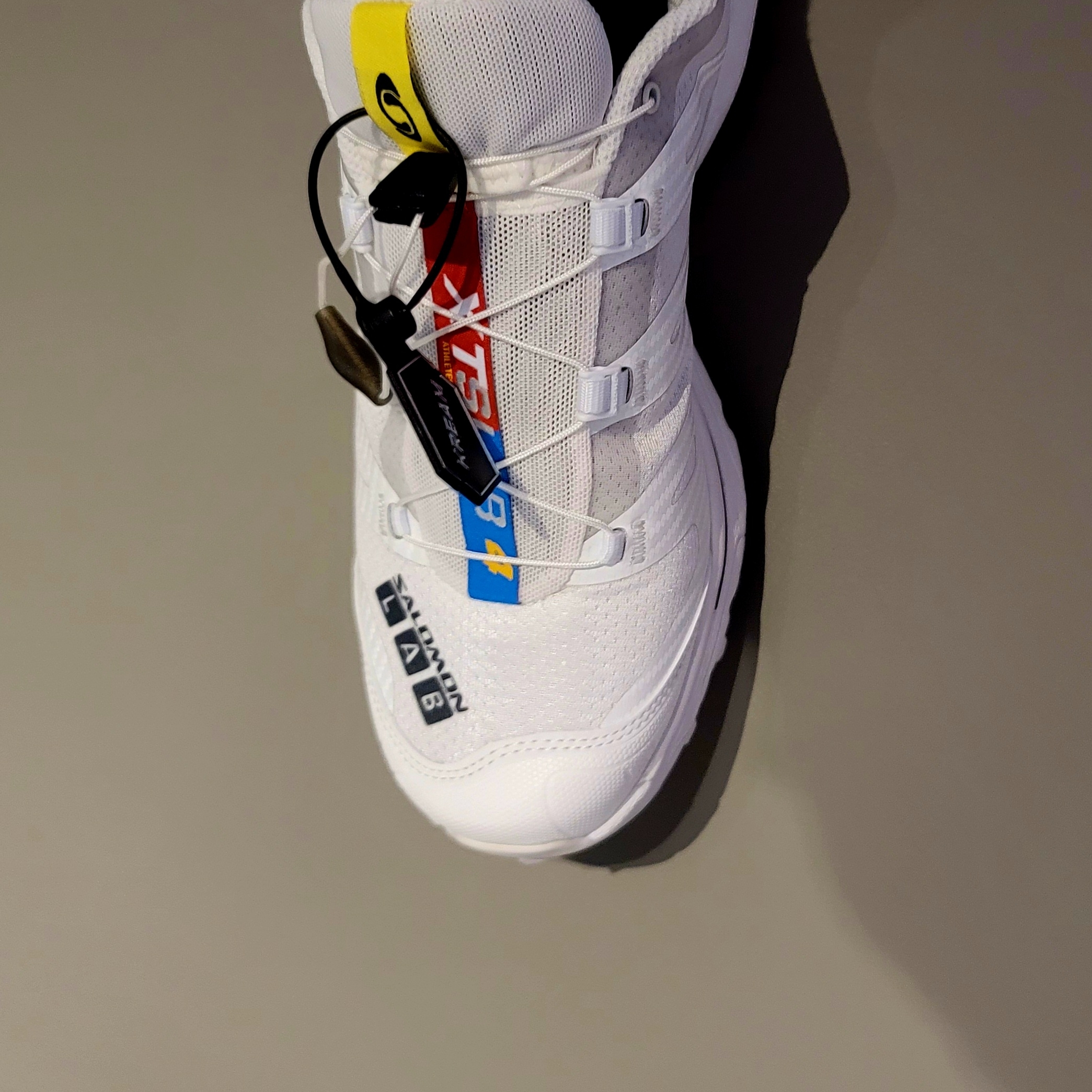 Salomon XT-4 White Lunar Rock 착용 스타일